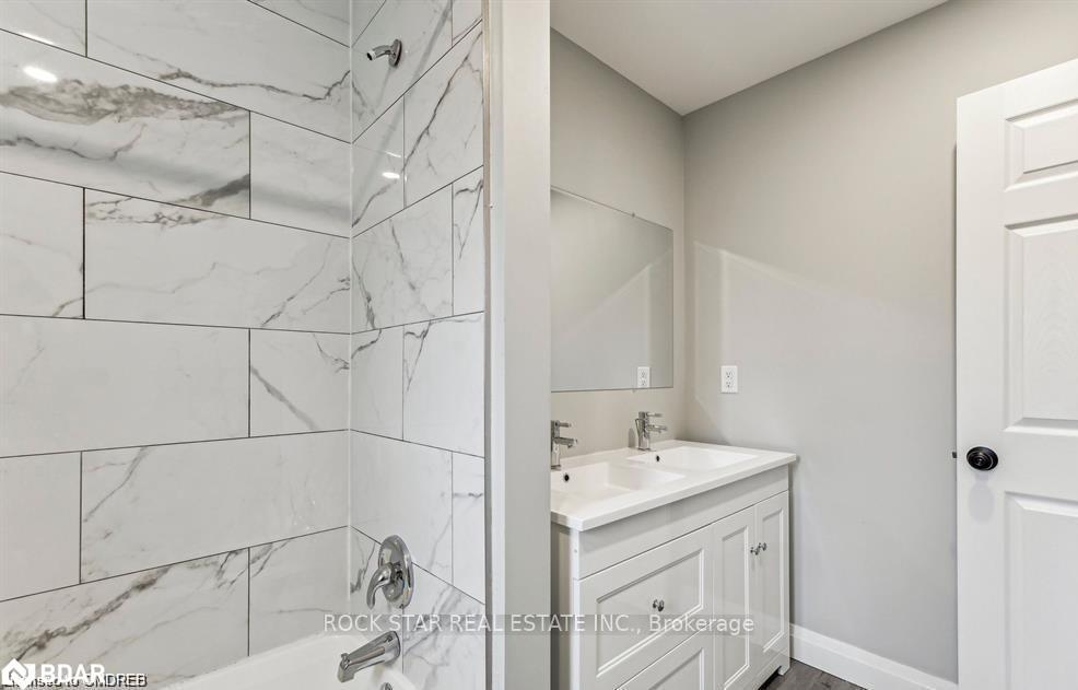 Photo 12 of Unit Unit B, 131 Bell Avenue, Hamilton, Bartonville — HOMEH