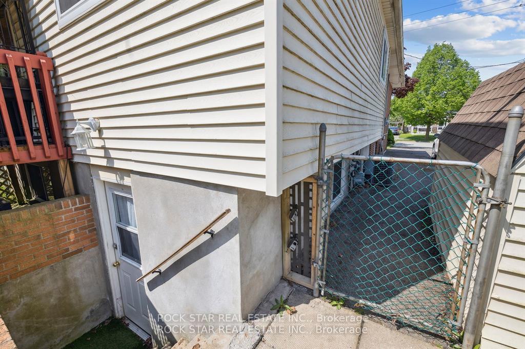 Photo 16 of Unit Unit B, 131 Bell Avenue, Hamilton, Bartonville — HOMEH