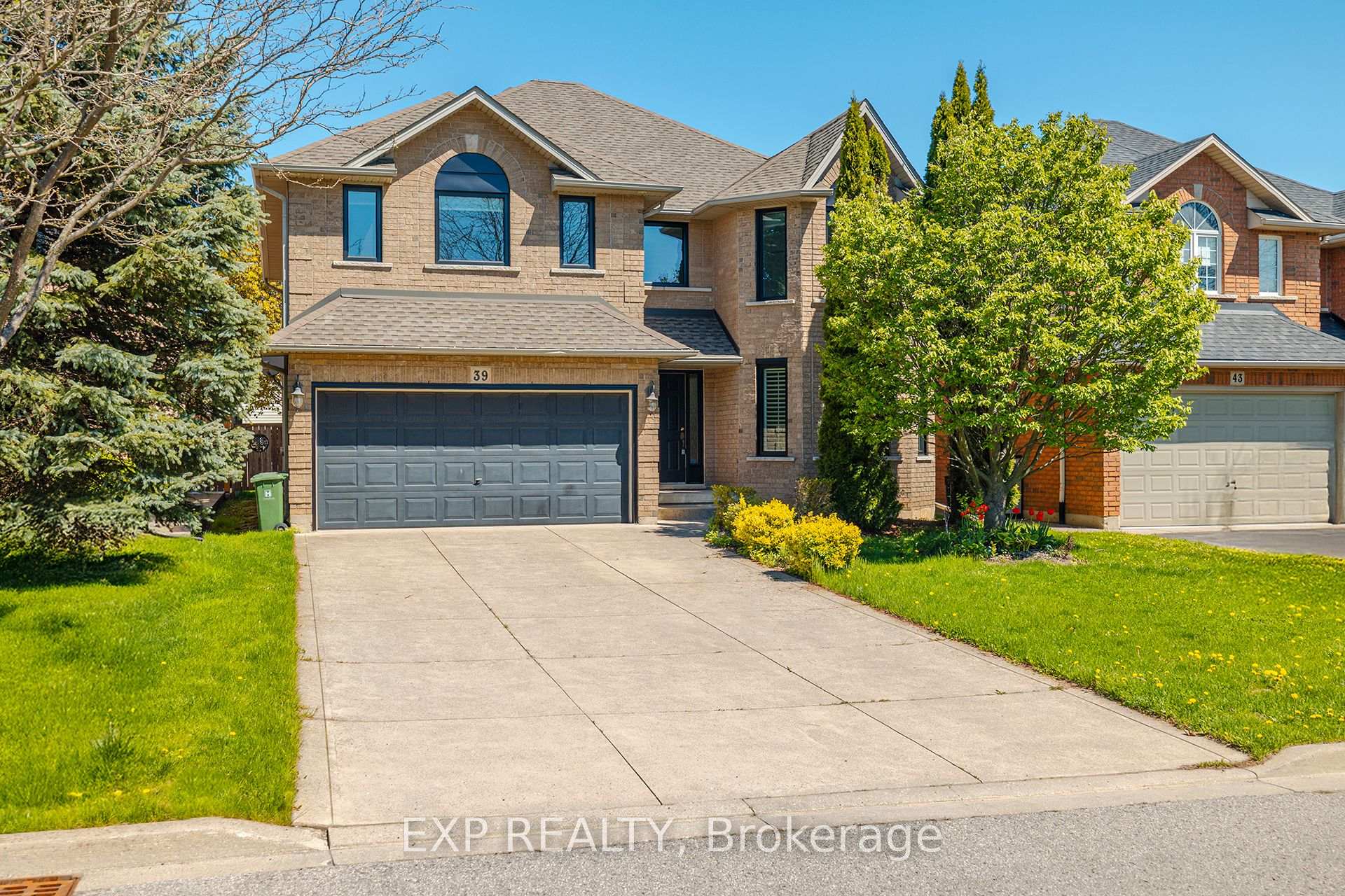 Photo 1 of 39 Bosworth Street, Hamilton, Meadowlands — HOMEH