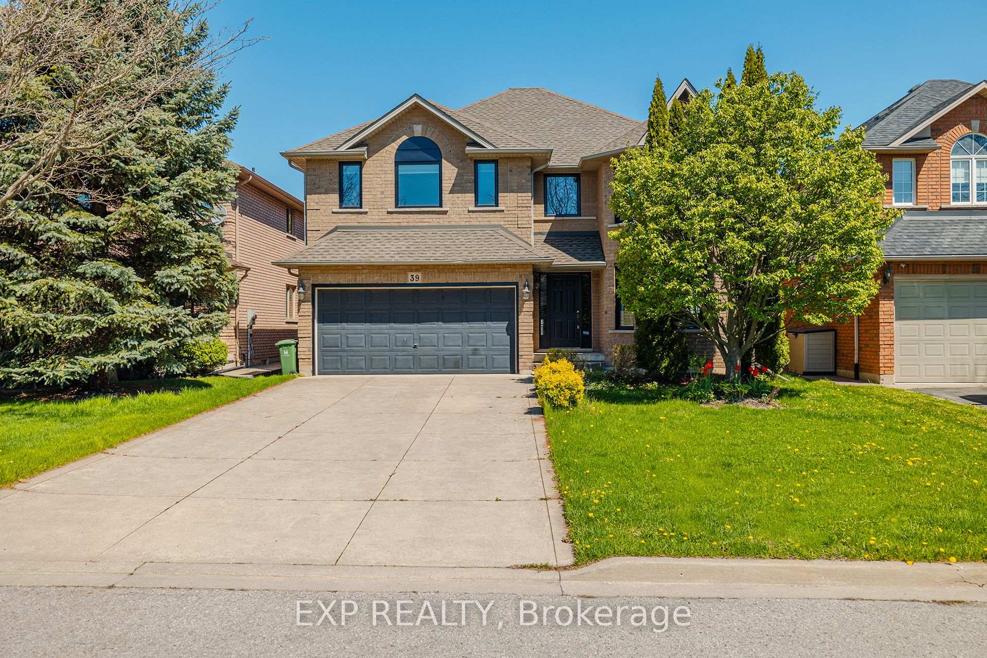 Photo 2 of 39 Bosworth Street, Hamilton, Meadowlands — HOMEH