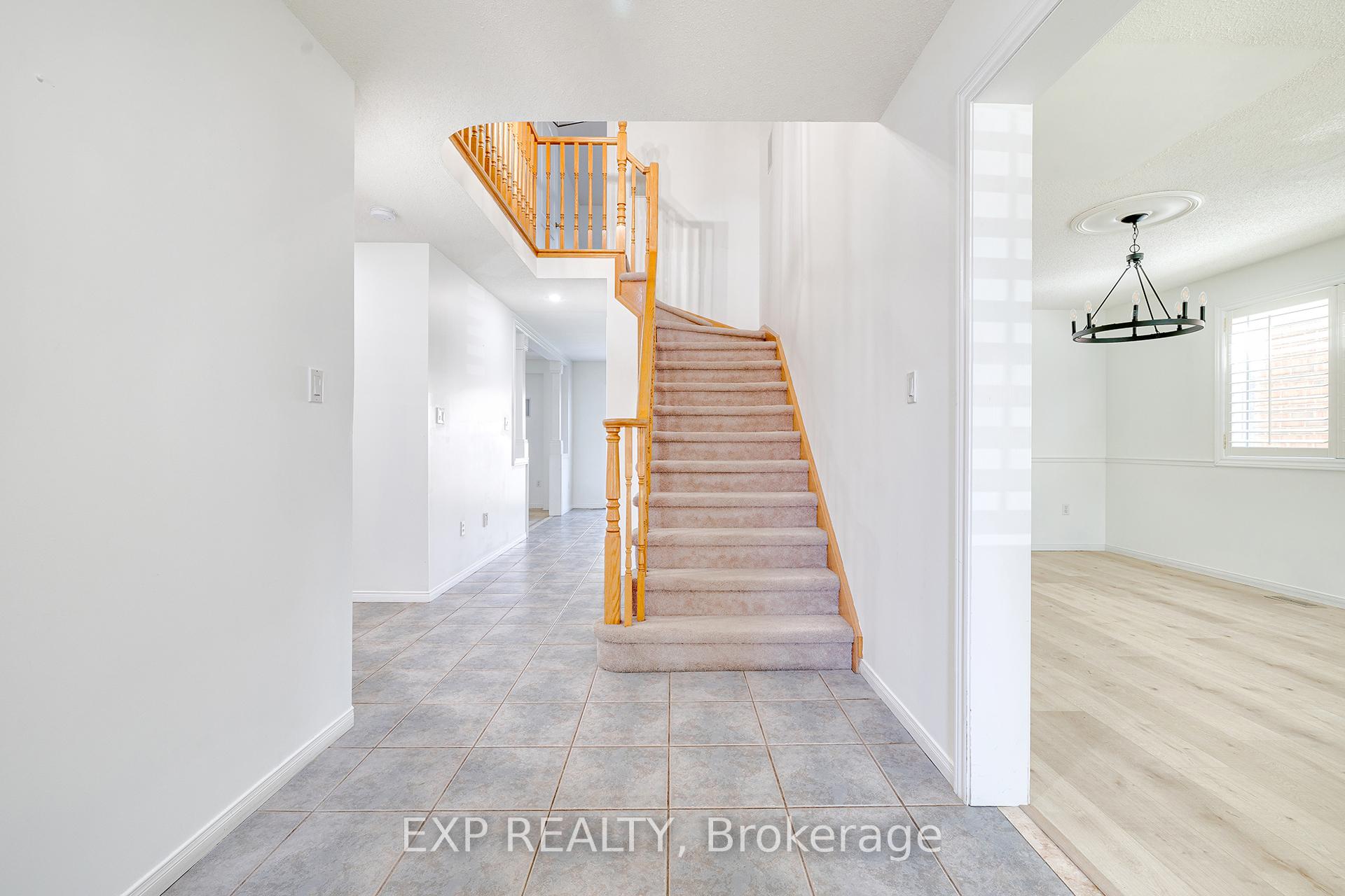 Photo 4 of 39 Bosworth Street, Hamilton, Meadowlands — HOMEH