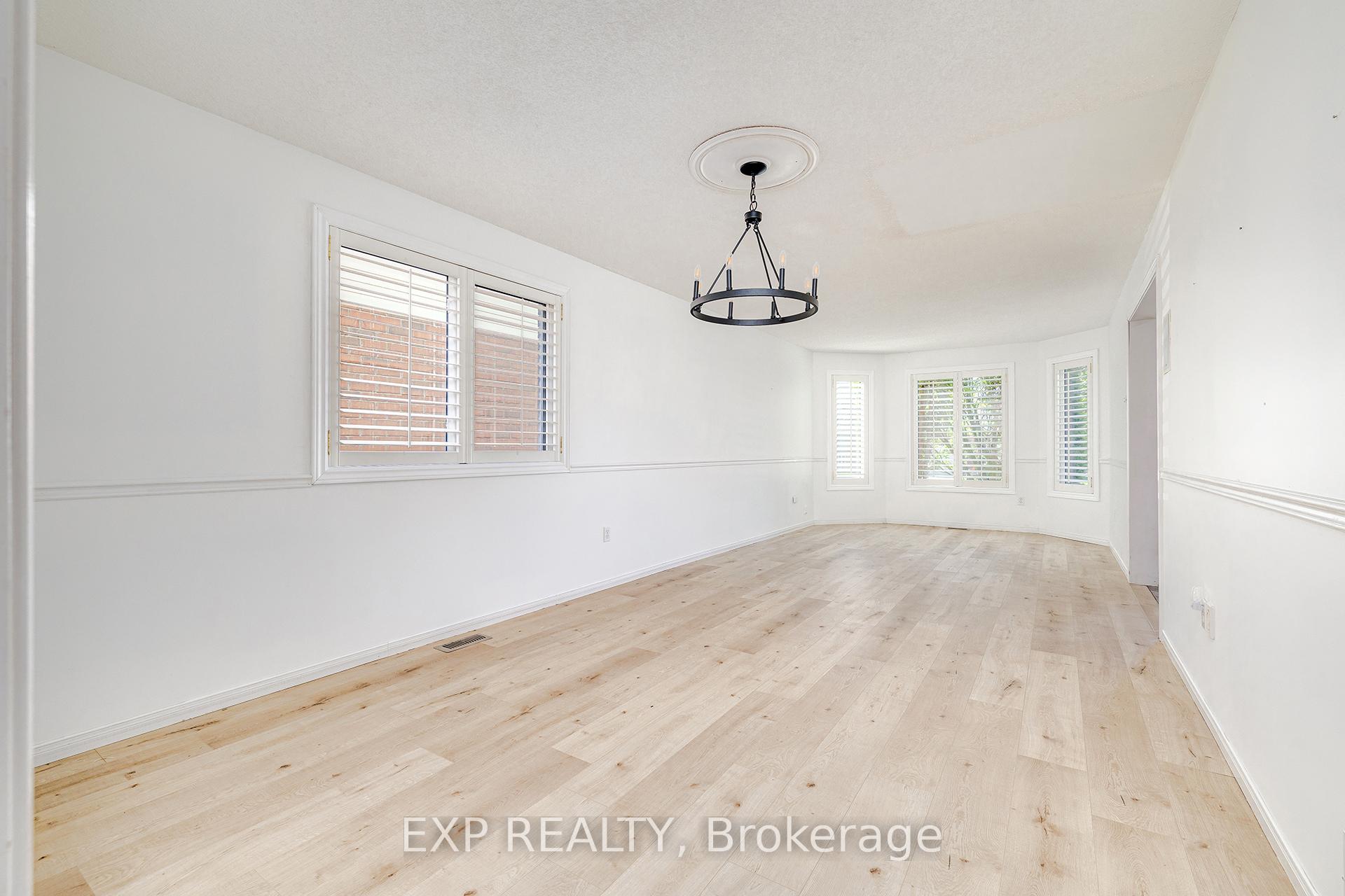 Photo 5 of 39 Bosworth Street, Hamilton, Meadowlands — HOMEH
