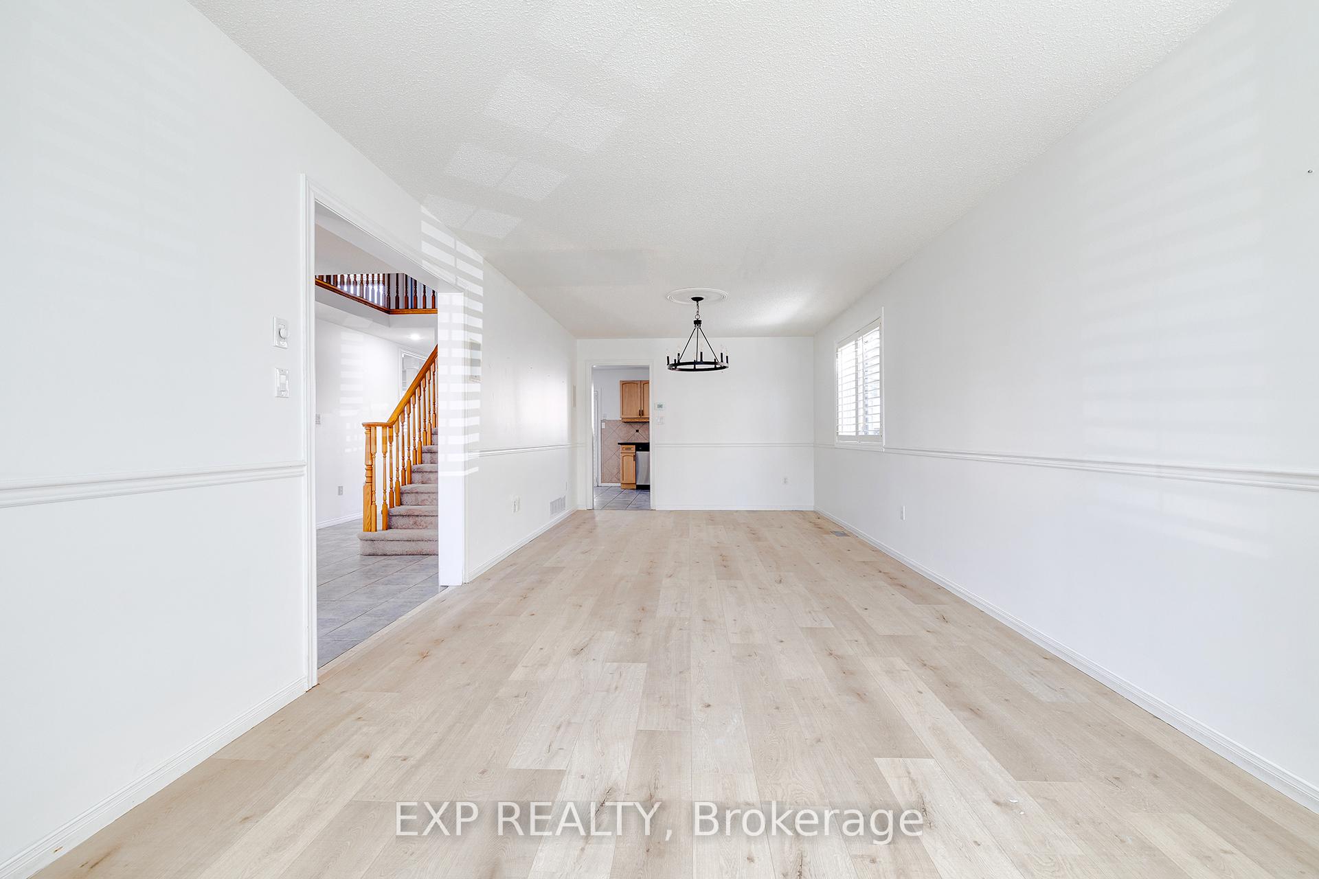 Photo 6 of 39 Bosworth Street, Hamilton, Meadowlands — HOMEH