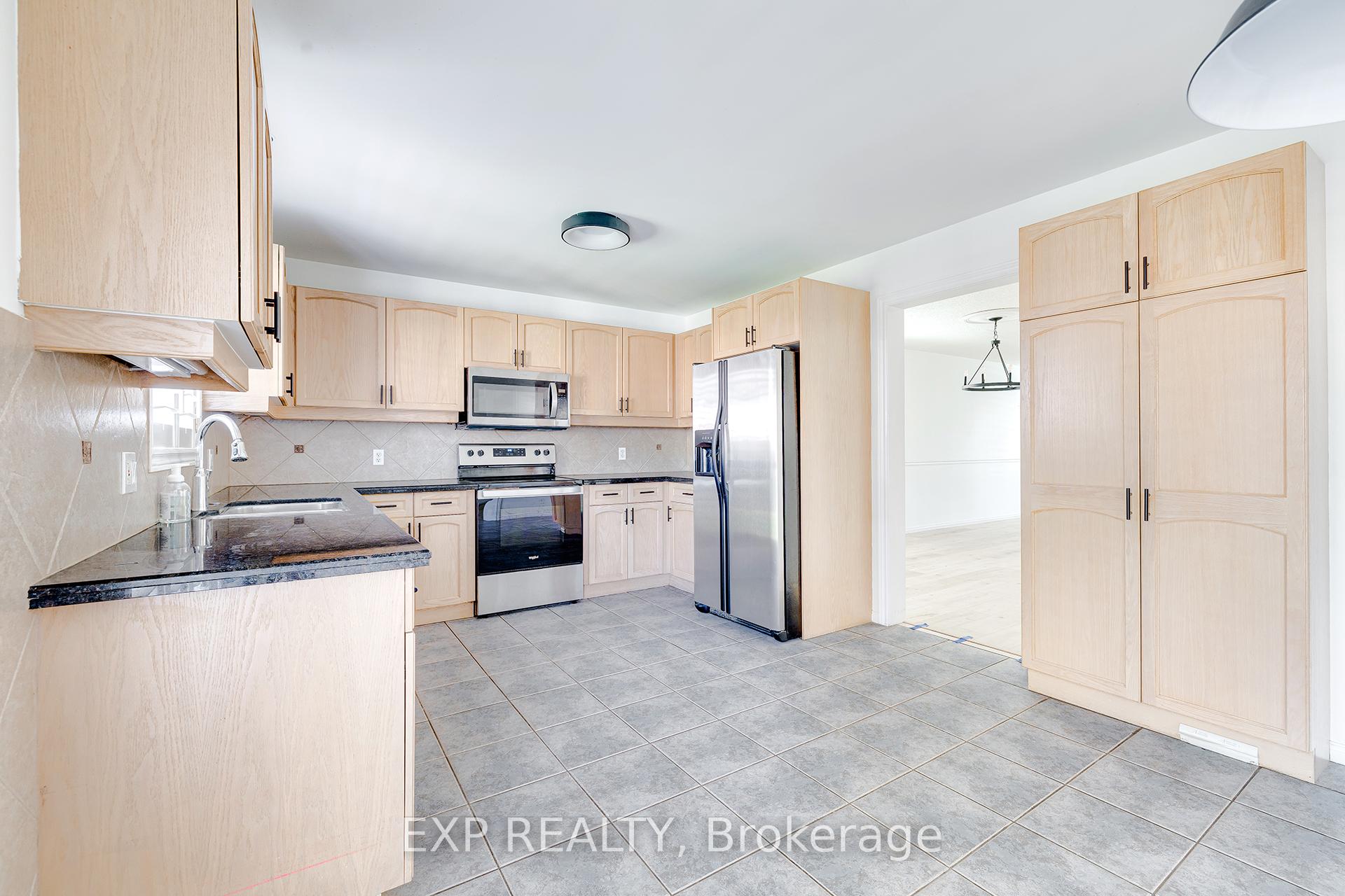 Photo 7 of 39 Bosworth Street, Hamilton, Meadowlands — HOMEH