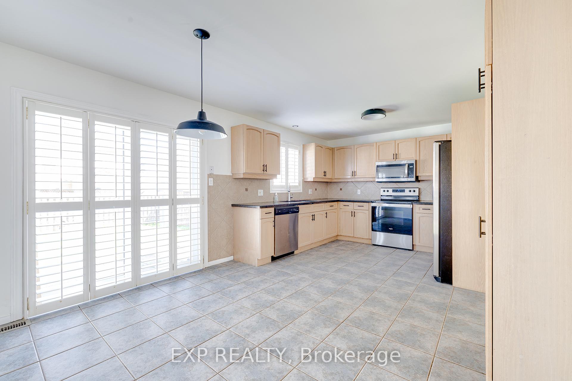 Photo 8 of 39 Bosworth Street, Hamilton, Meadowlands — HOMEH
