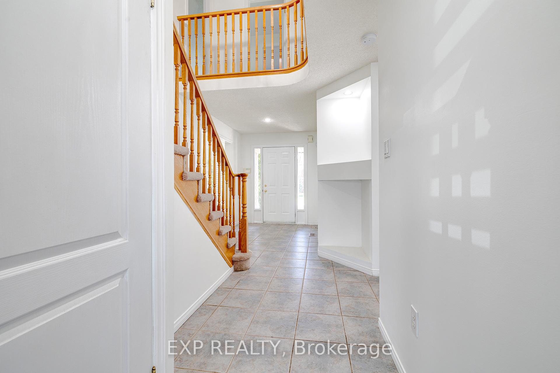 Photo 10 of 39 Bosworth Street, Hamilton, Meadowlands — HOMEH