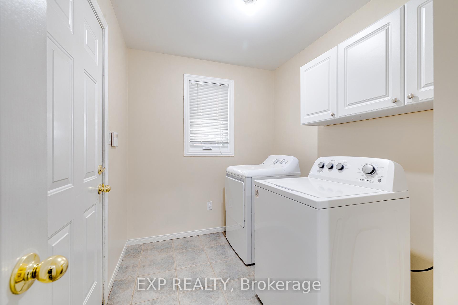 Photo 11 of 39 Bosworth Street, Hamilton, Meadowlands — HOMEH