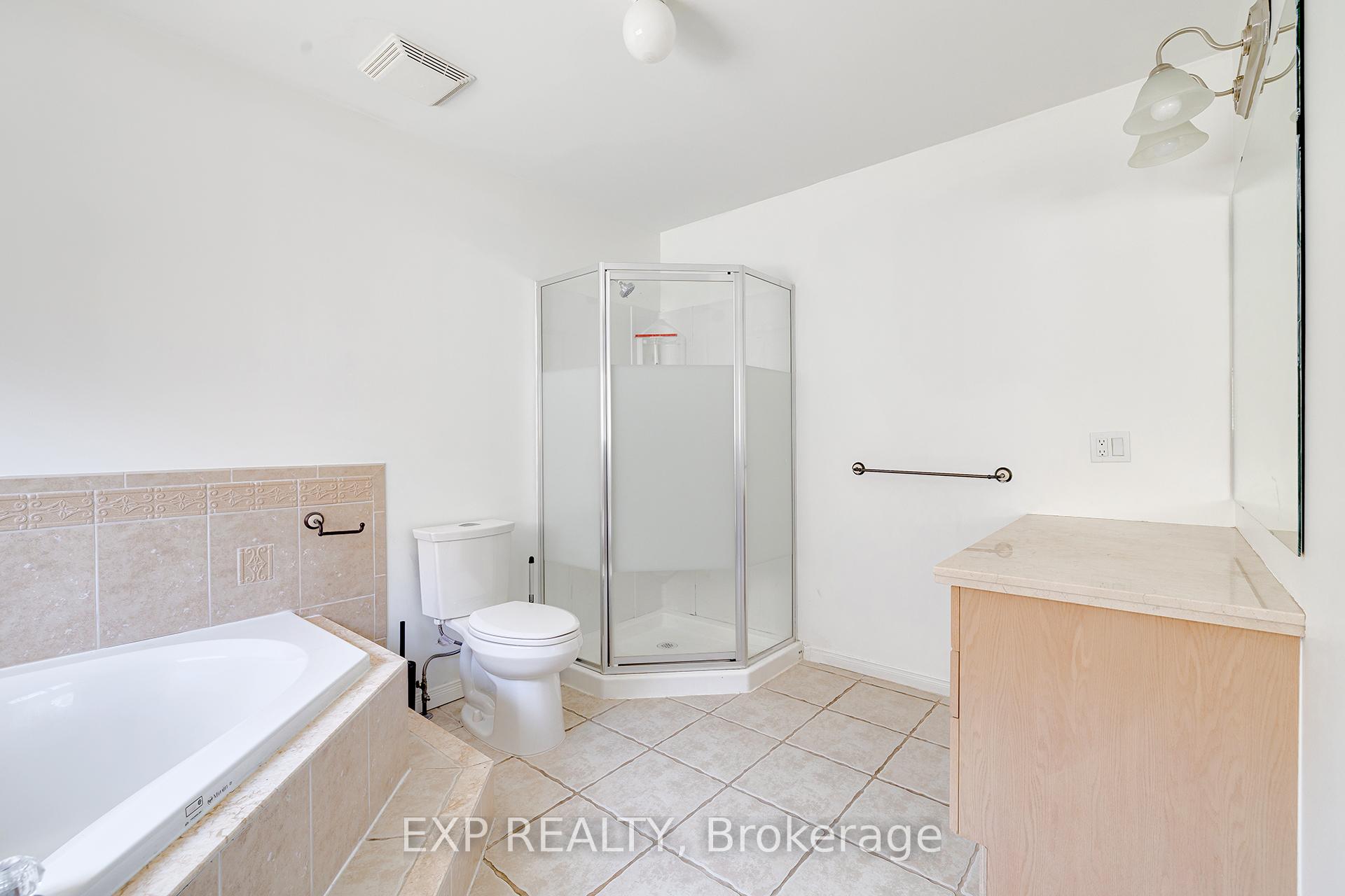 Photo 15 of 39 Bosworth Street, Hamilton, Meadowlands — HOMEH