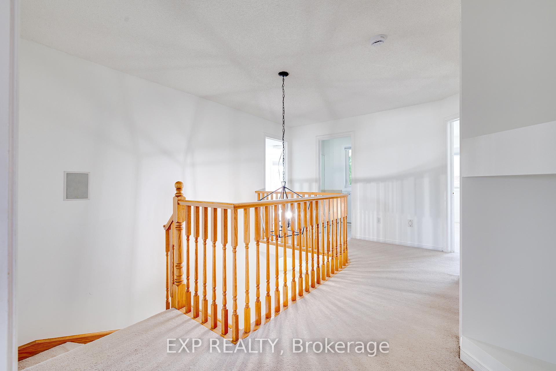 Photo 20 of 39 Bosworth Street, Hamilton, Meadowlands — HOMEH