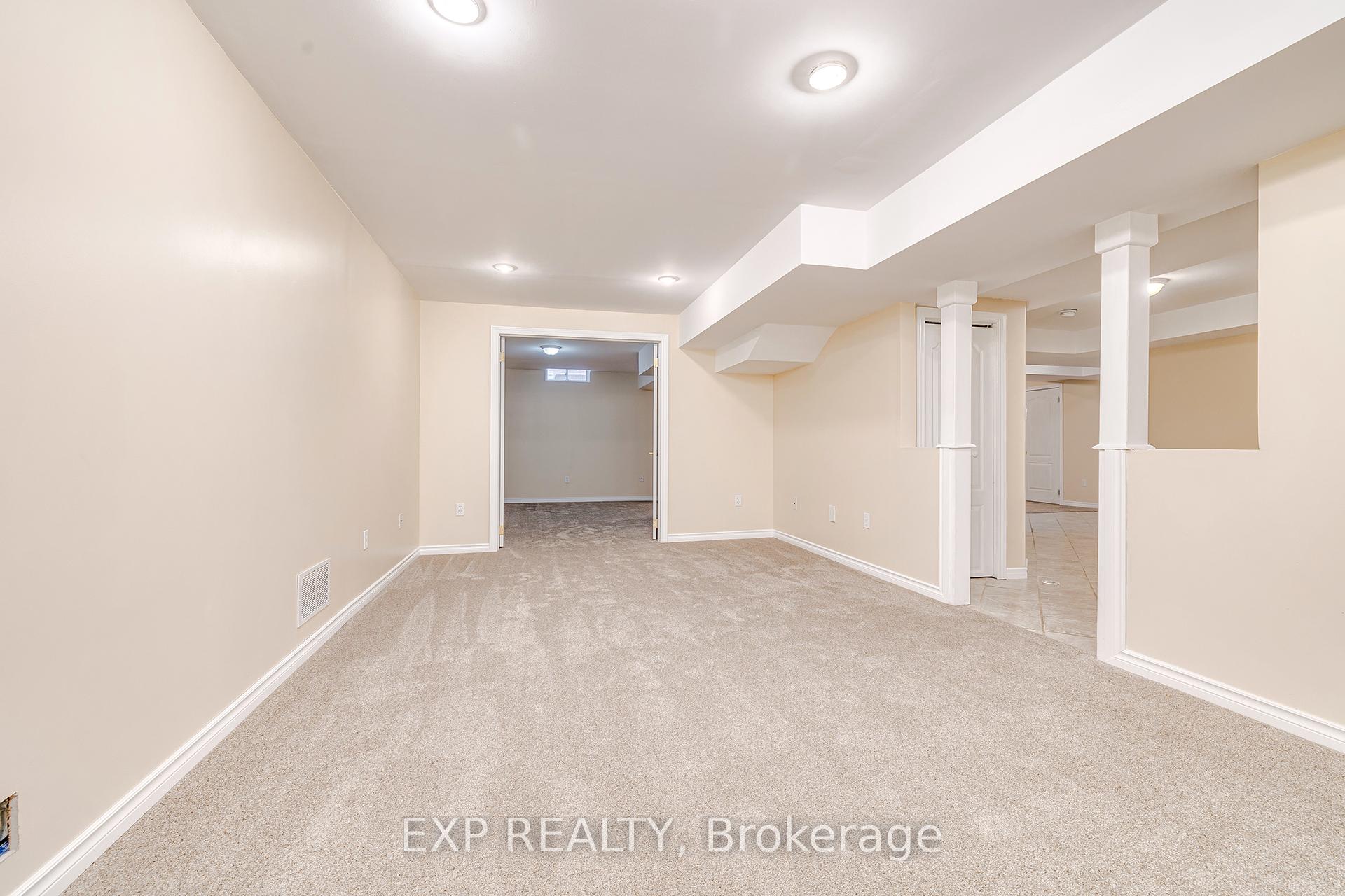 Photo 24 of 39 Bosworth Street, Hamilton, Meadowlands — HOMEH