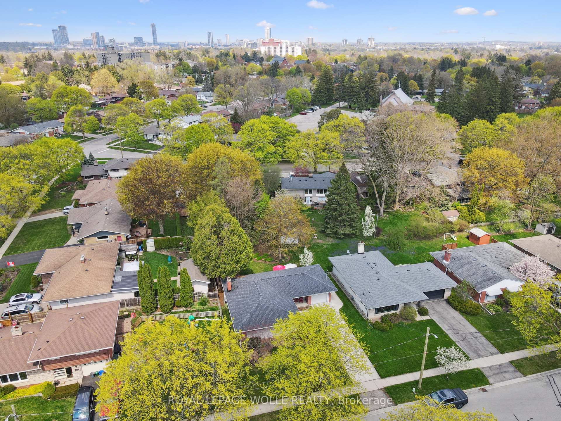 Photo 39 of 136 Warren Road, Kitchener — HOMEH