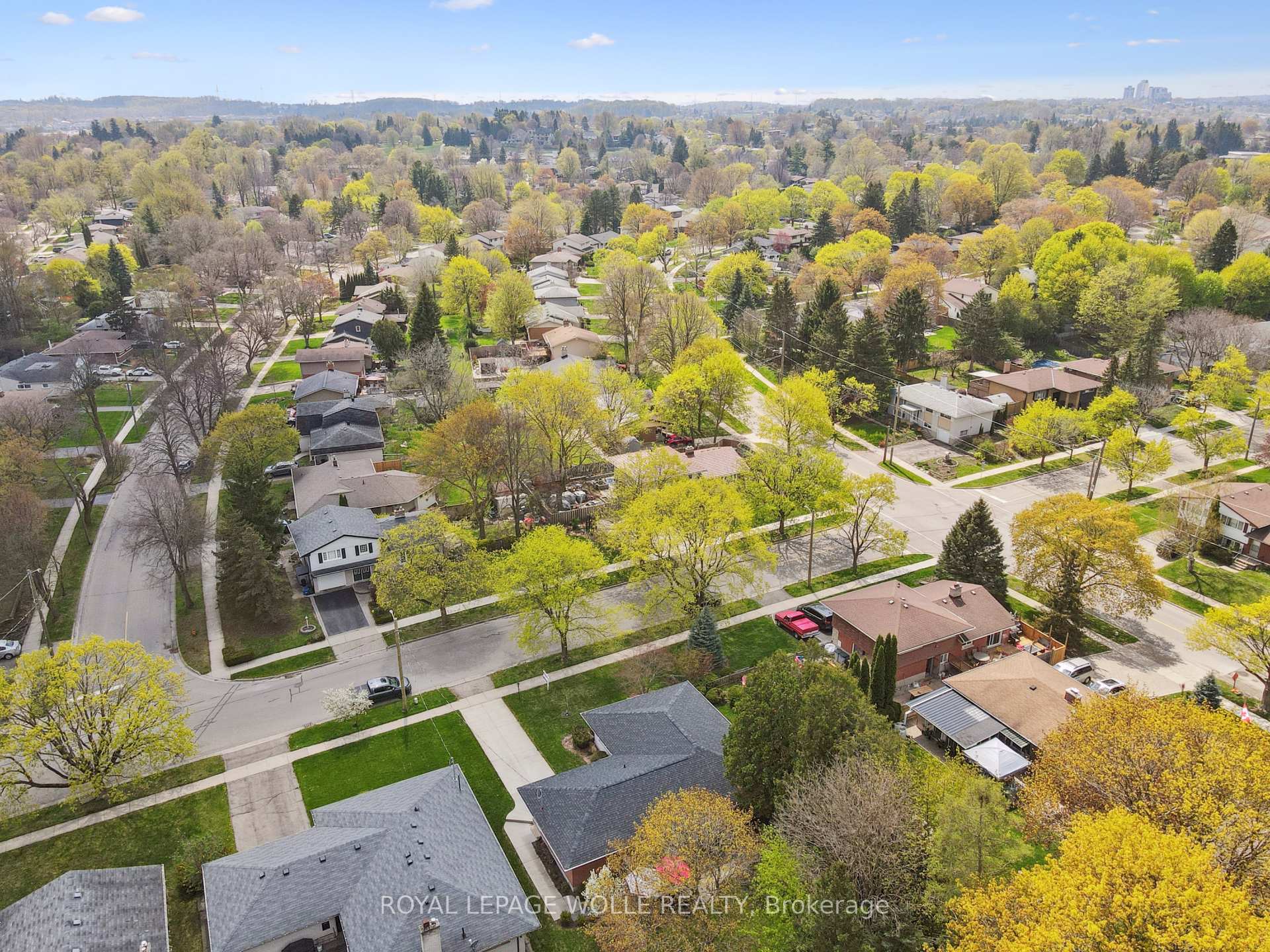 Photo 40 of 136 Warren Road, Kitchener — HOMEH