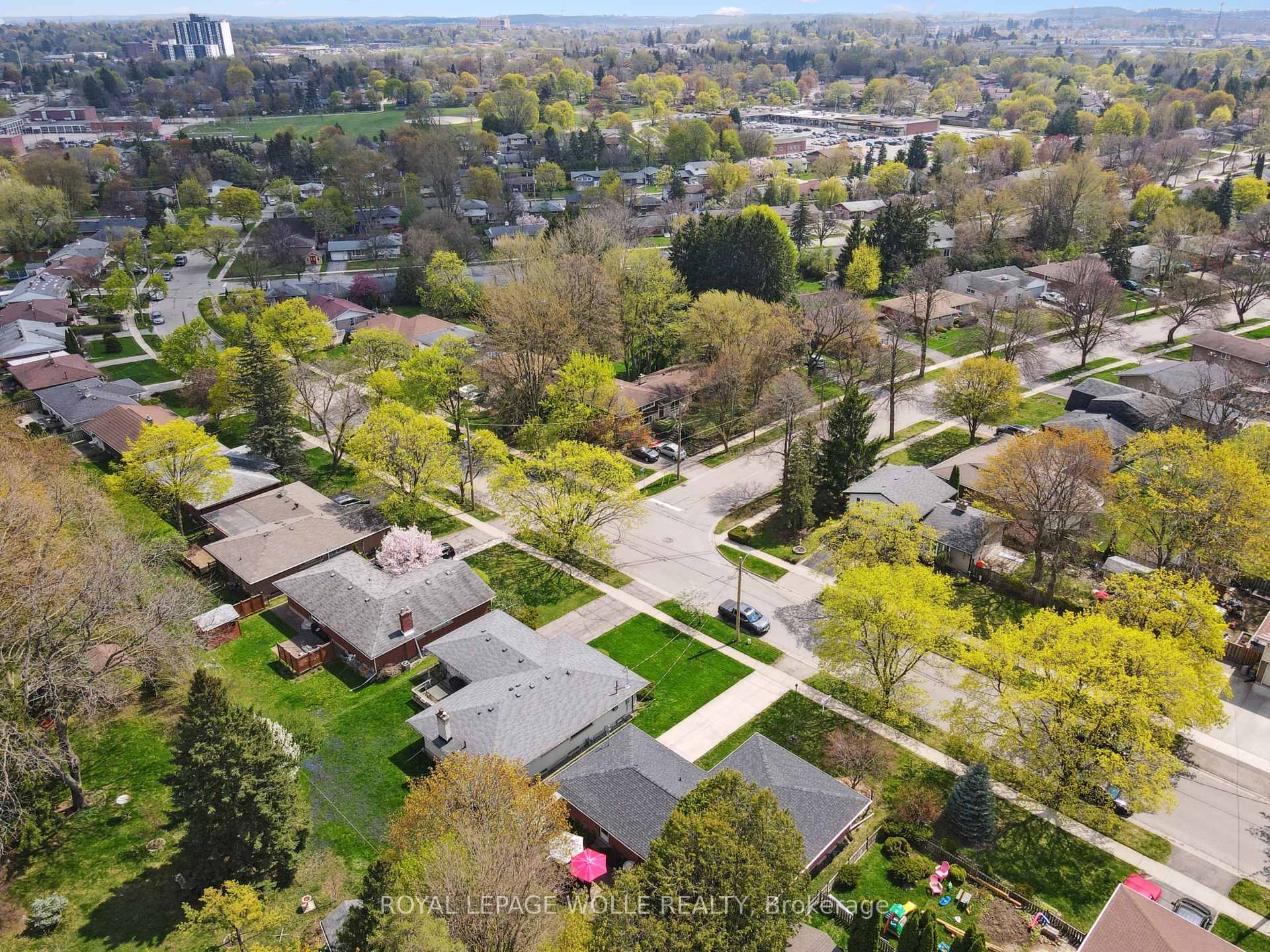 Photo 41 of 136 Warren Road, Kitchener — HOMEH