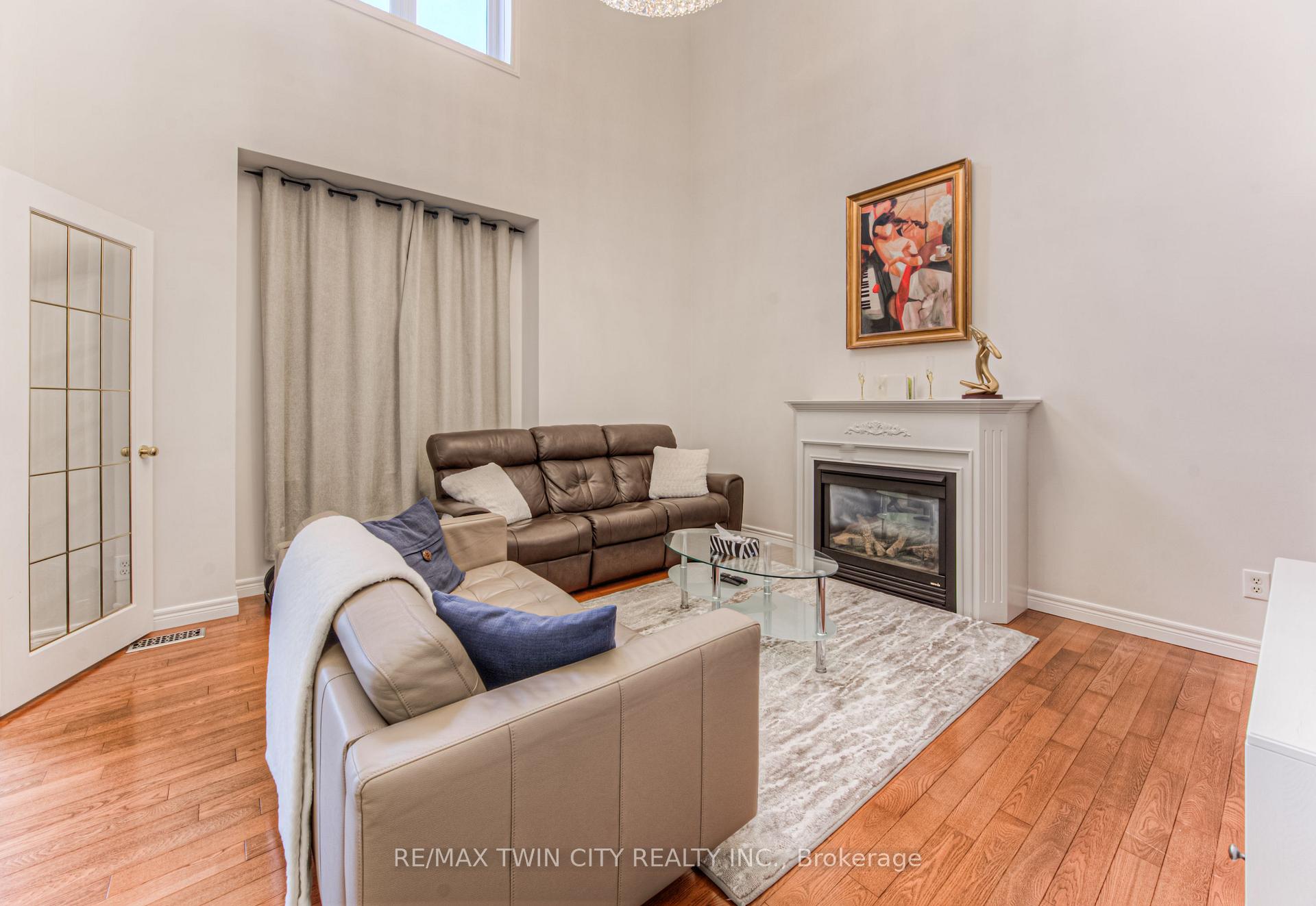 Photo 9 of 212 Doon Drive S, Kitchener — HOMEH