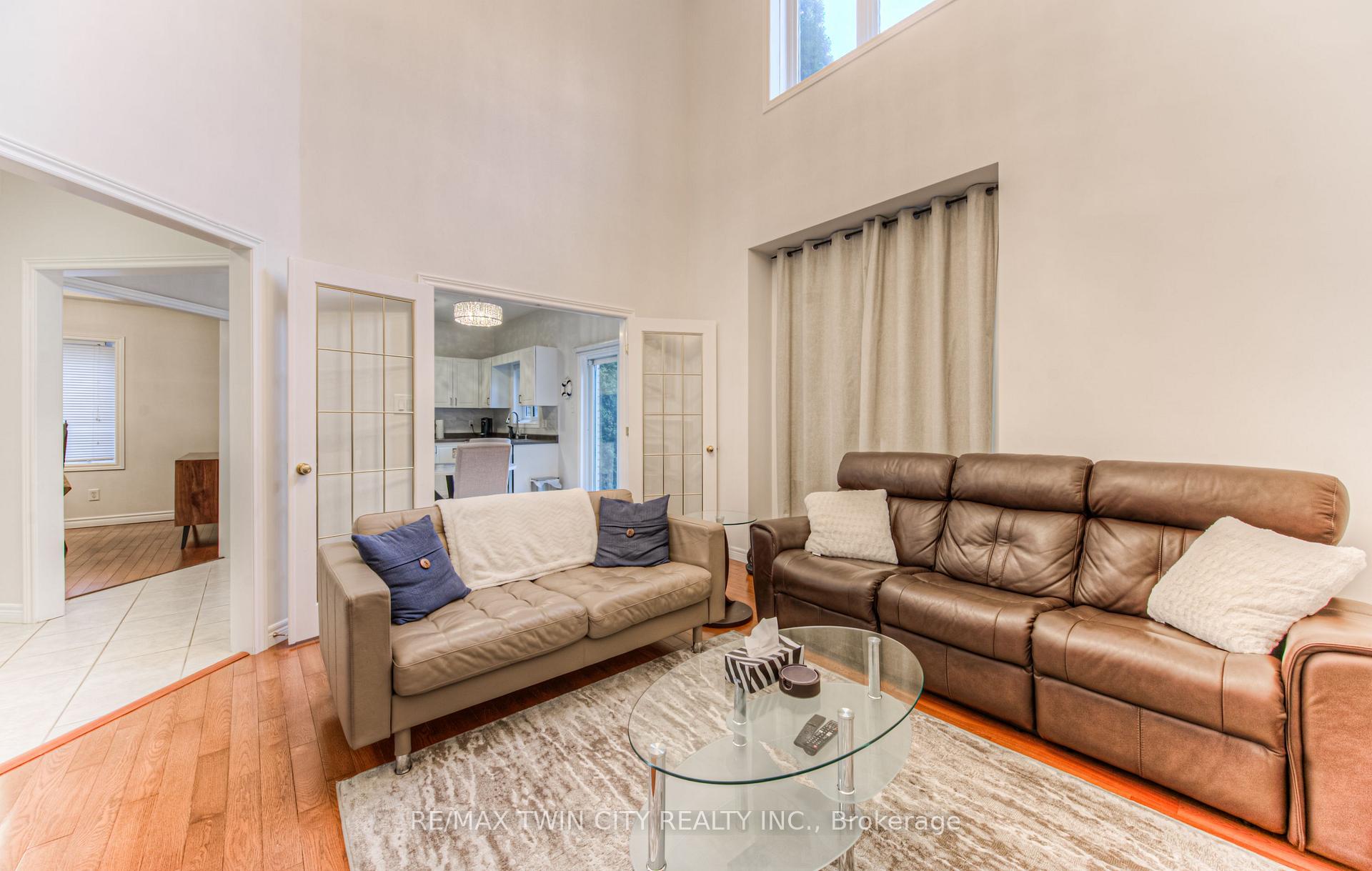 Photo 10 of 212 Doon Drive S, Kitchener — HOMEH