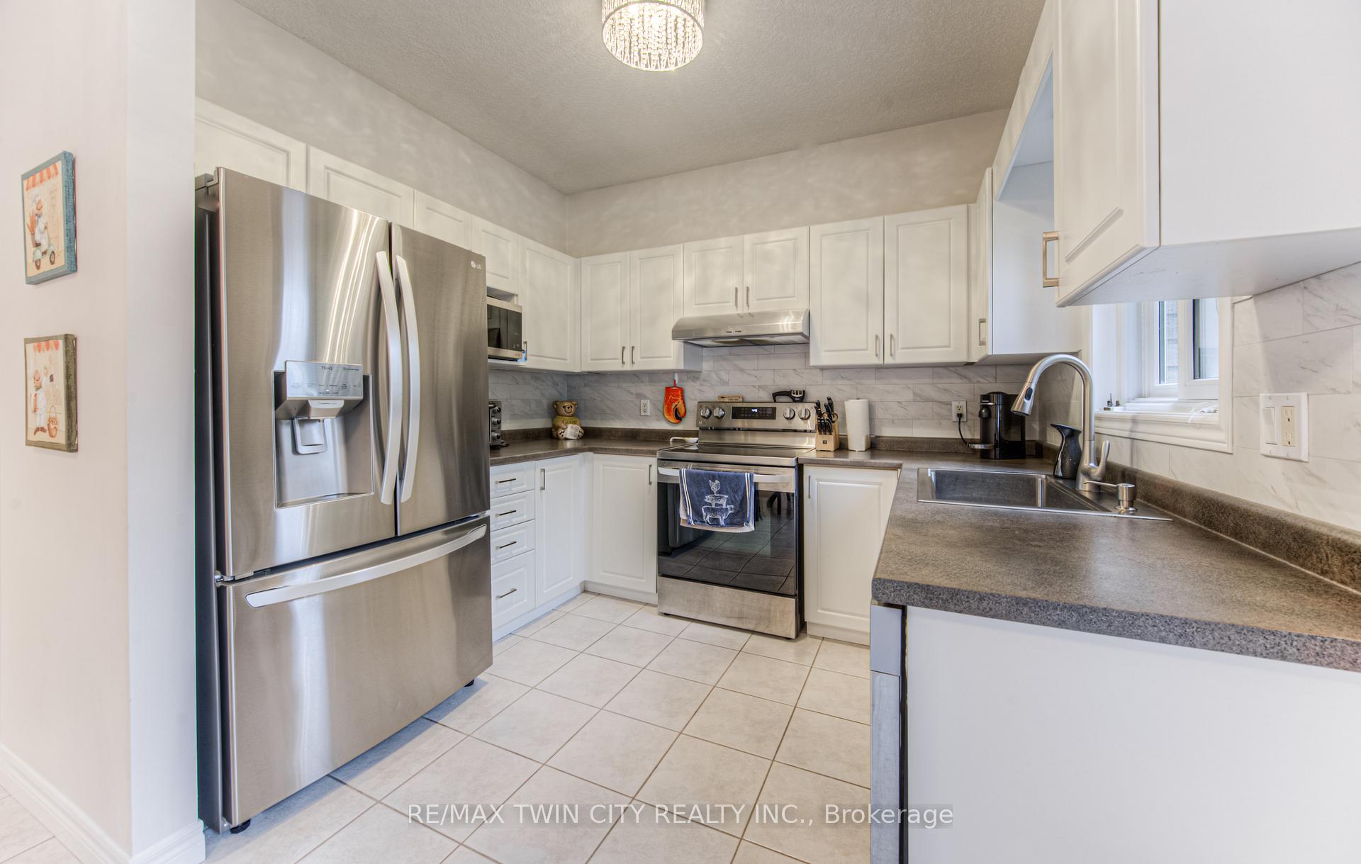 Photo 12 of 212 Doon Drive S, Kitchener — HOMEH