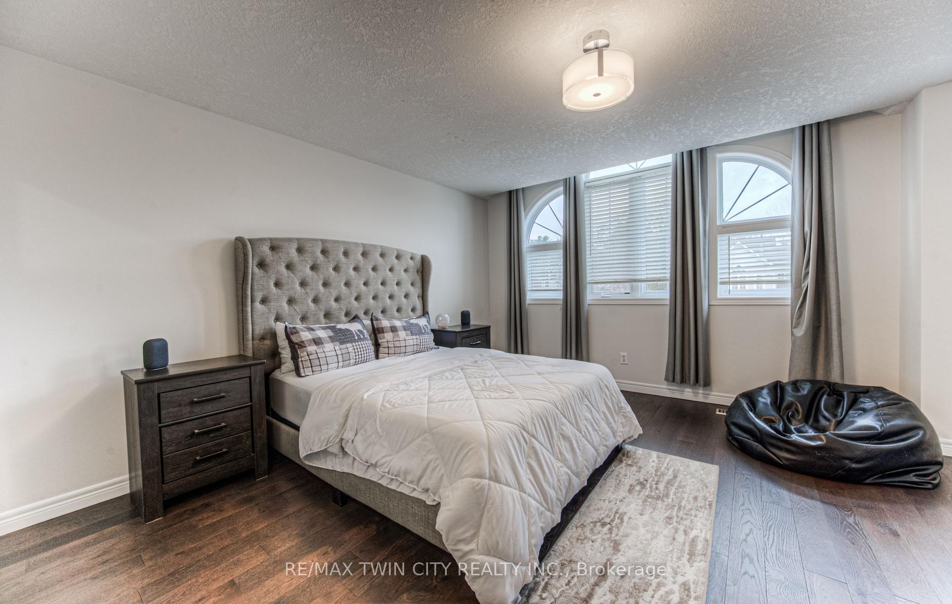 Photo 13 of 212 Doon Drive S, Kitchener — HOMEH