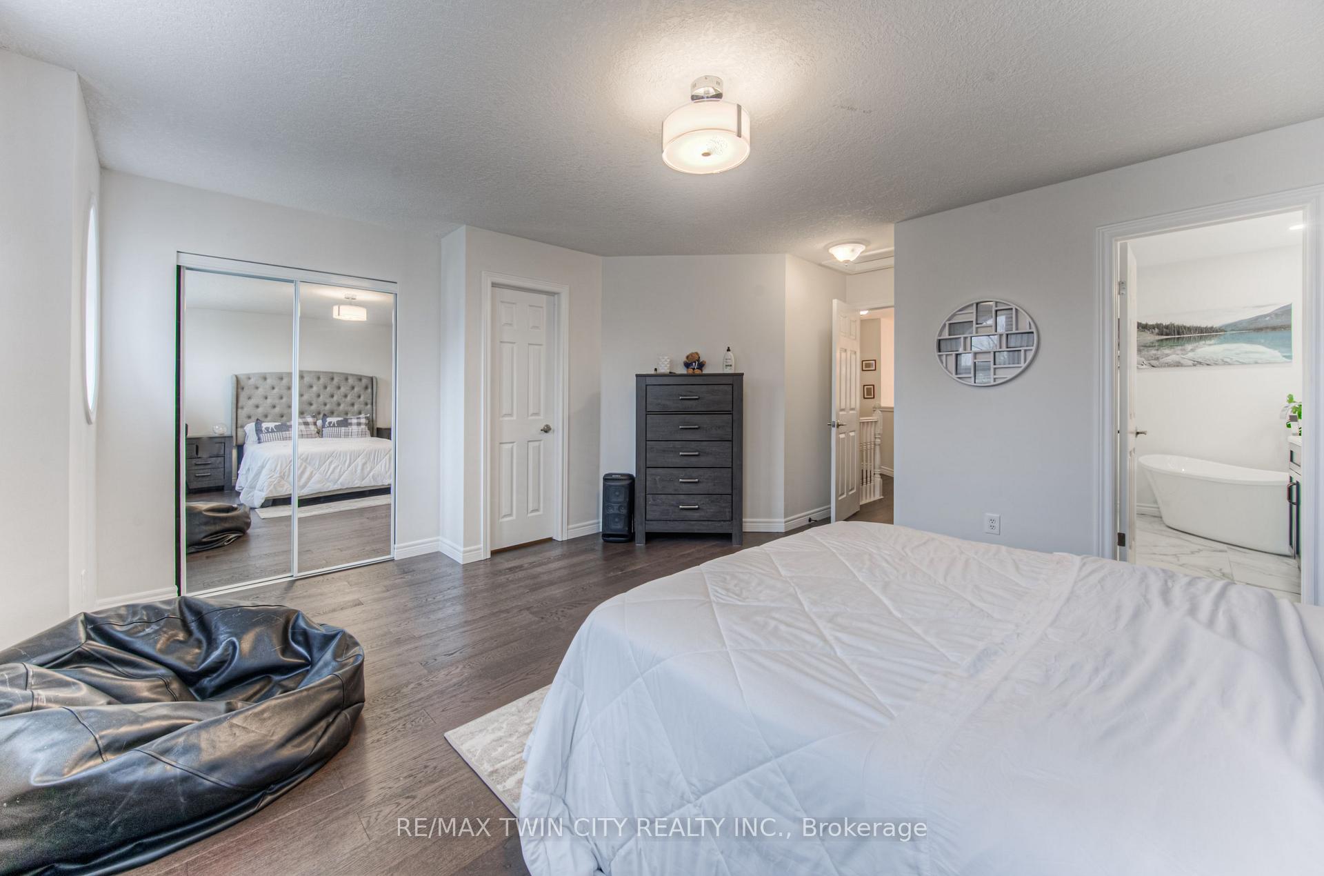 Photo 15 of 212 Doon Drive S, Kitchener — HOMEH