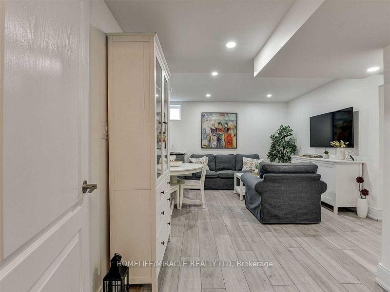Photo 3 of 449 Landsborough Avenue, Milton, Scott — HOMEH