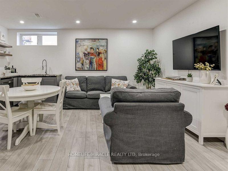 Photo 4 of 449 Landsborough Avenue, Milton, Scott — HOMEH