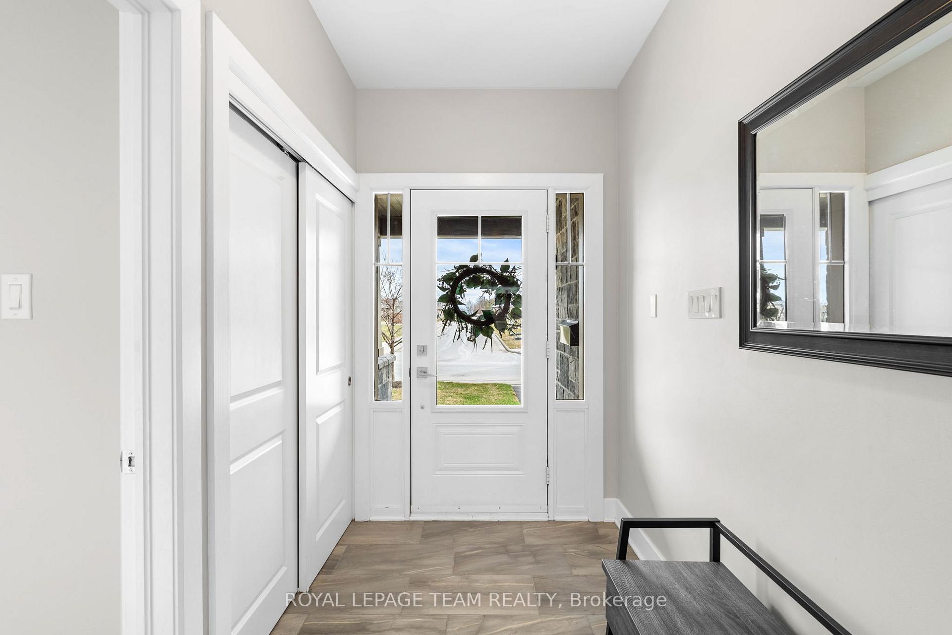 Photo 3 of 322 Haliburton Heights, Ottawa, Kanata - Emerald Meadows/Trailwest — HOMEH