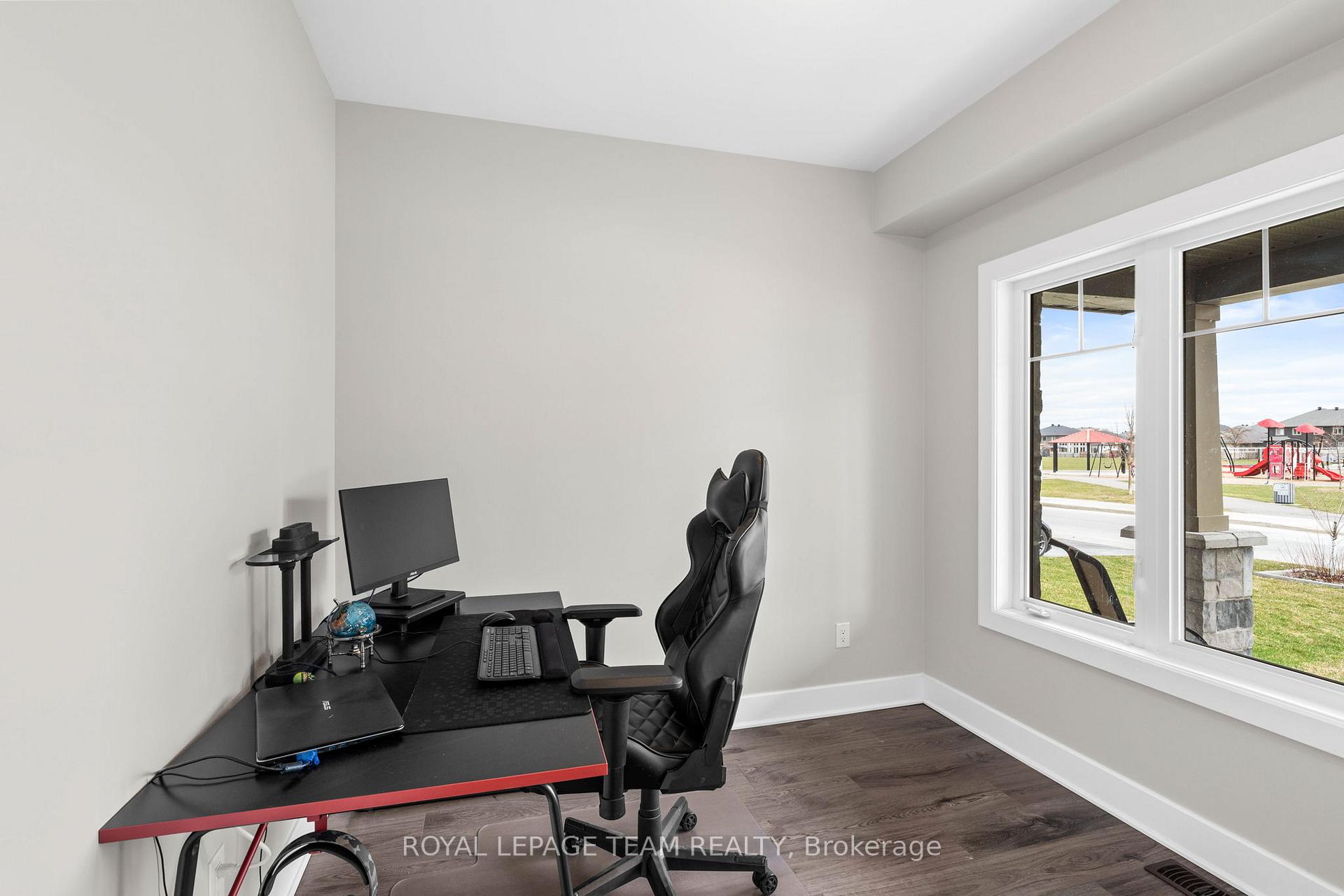 Photo 5 of 322 Haliburton Heights, Ottawa, Kanata - Emerald Meadows/Trailwest — HOMEH