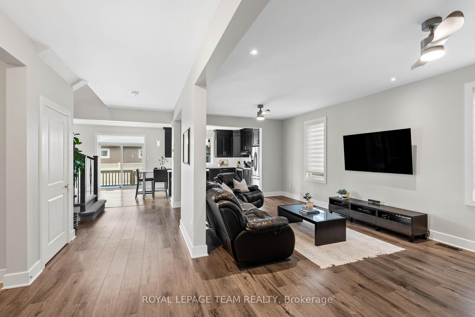 Photo 6 of 322 Haliburton Heights, Ottawa, Kanata - Emerald Meadows/Trailwest — HOMEH