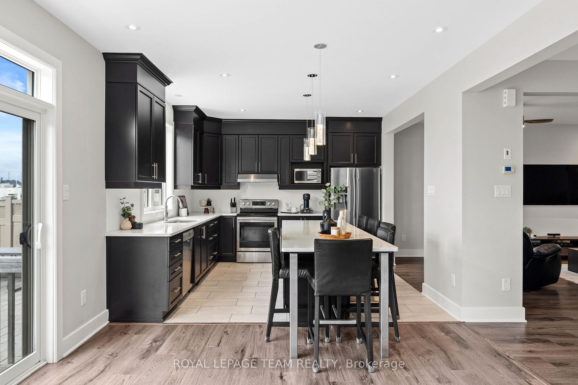 Photo 10 of 322 Haliburton Heights, Ottawa, Kanata - Emerald Meadows/Trailwest — HOMEH