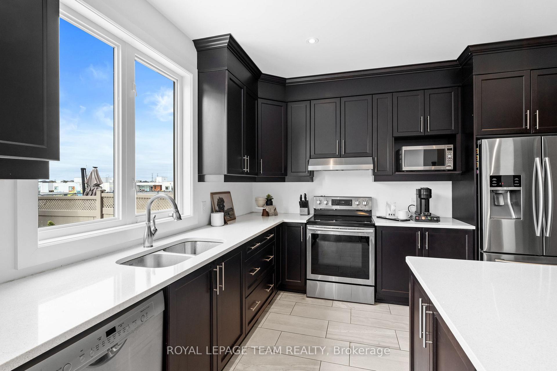 Photo 12 of 322 Haliburton Heights, Ottawa, Kanata - Emerald Meadows/Trailwest — HOMEH