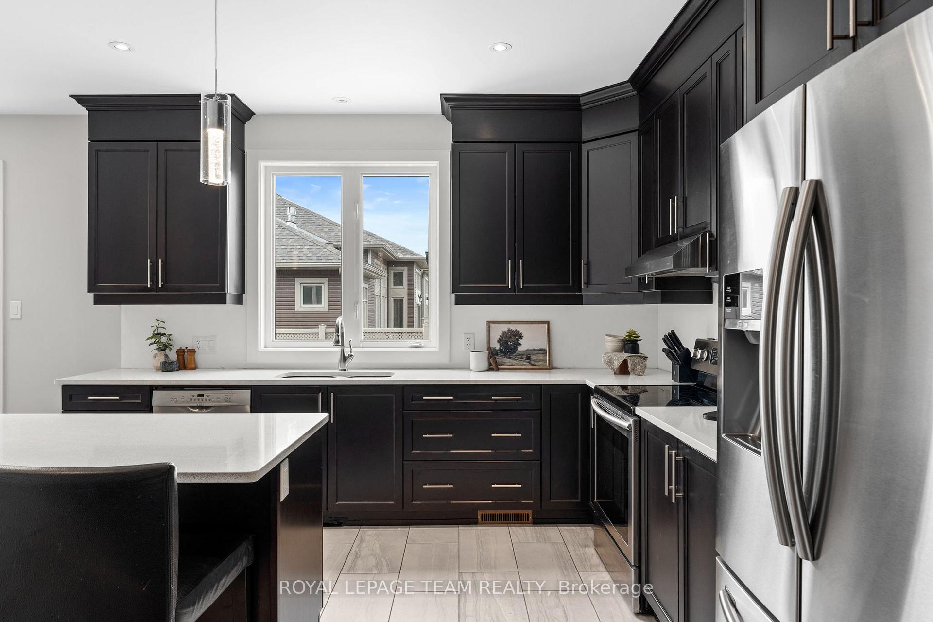 Photo 14 of 322 Haliburton Heights, Ottawa, Kanata - Emerald Meadows/Trailwest — HOMEH
