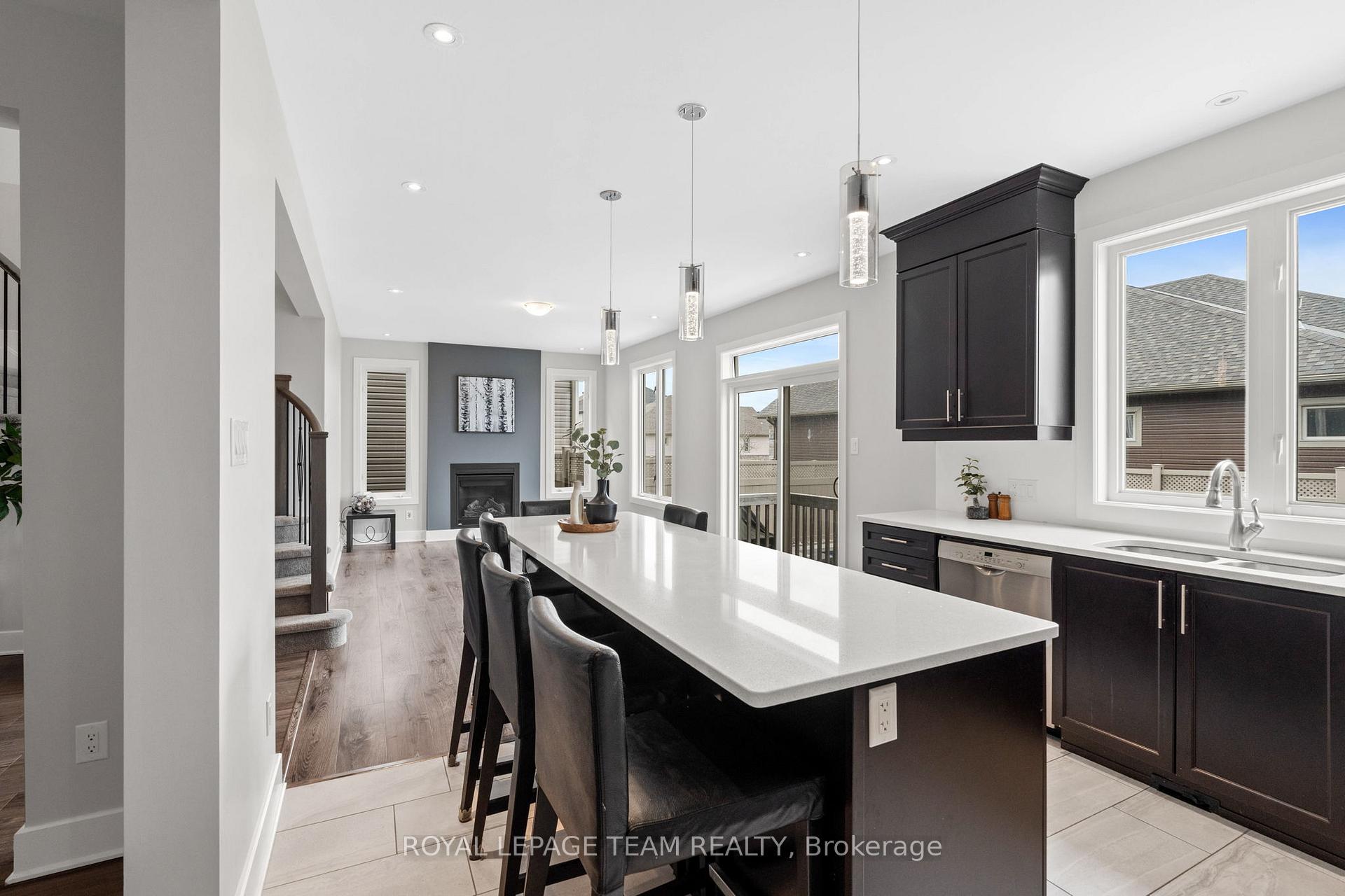 Photo 15 of 322 Haliburton Heights, Ottawa, Kanata - Emerald Meadows/Trailwest — HOMEH
