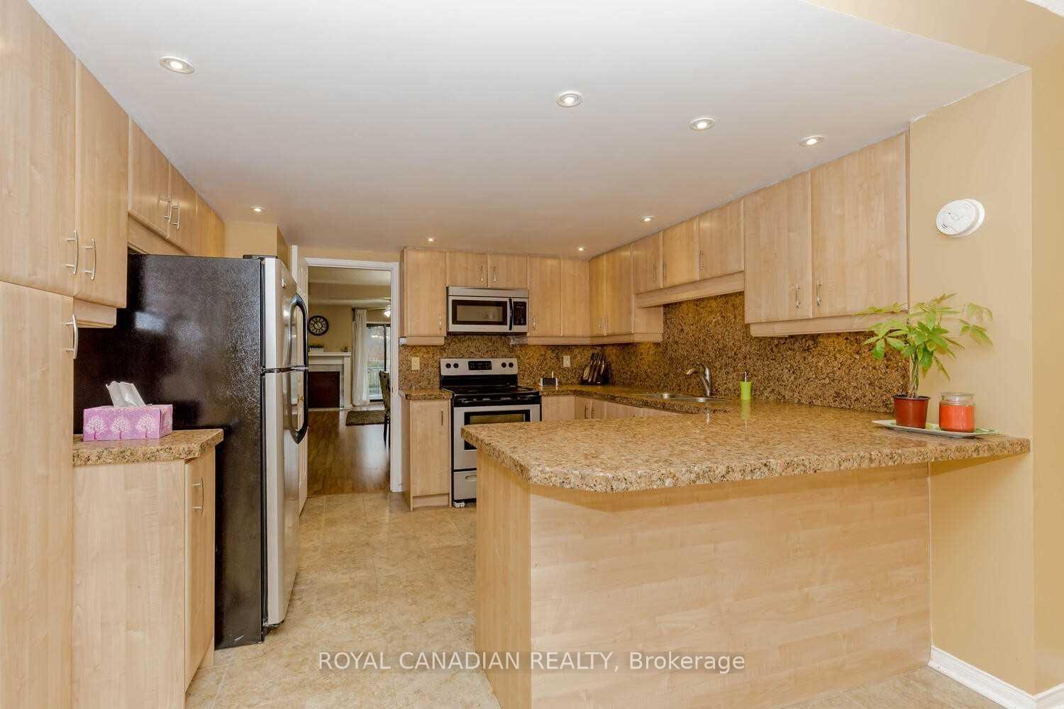 Photo 5 of 56 Edgewater Drive, Hamilton, Lakeshore — HOMEH
