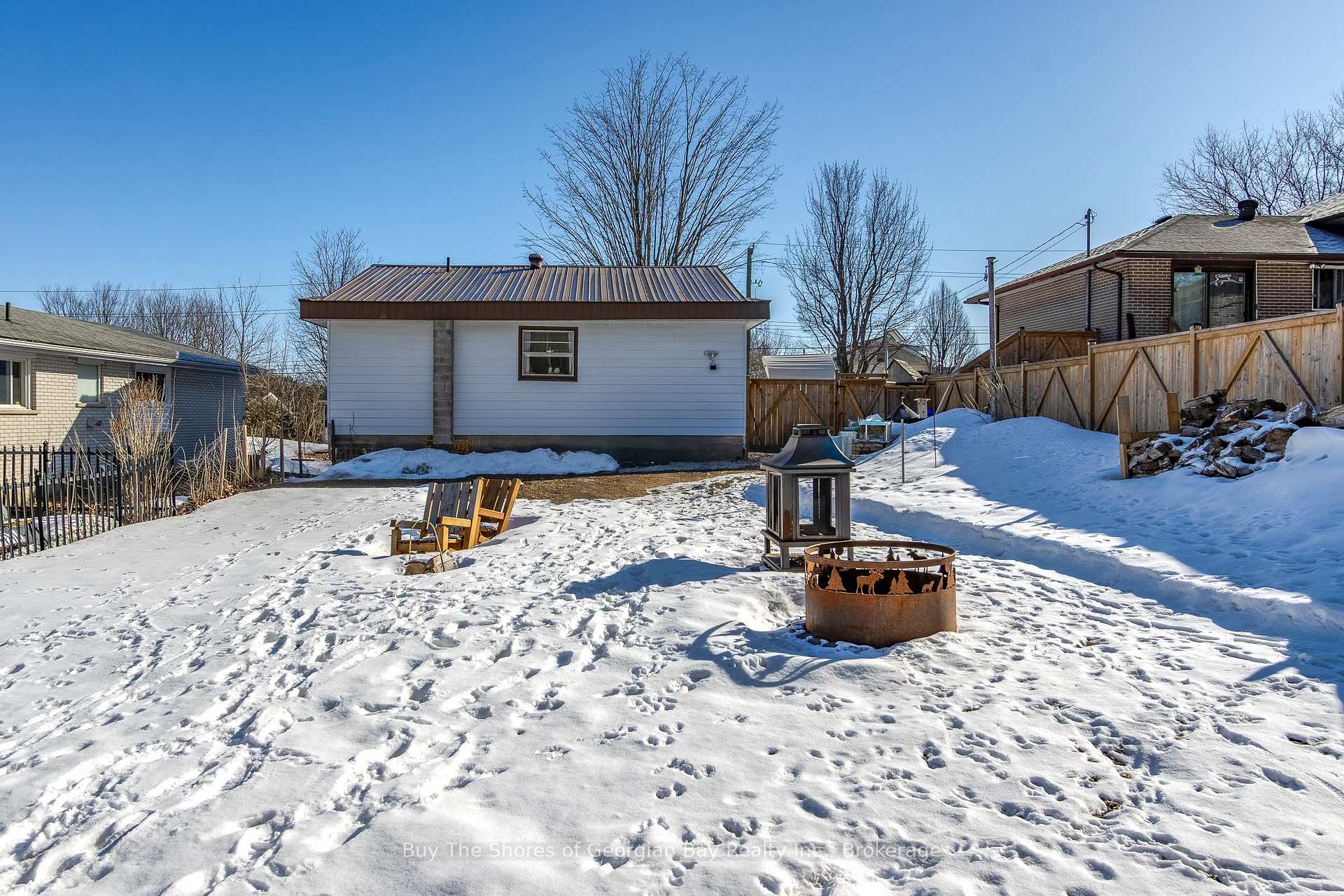 Photo 2 of 94 Eighth Street, Midland — HOMEH