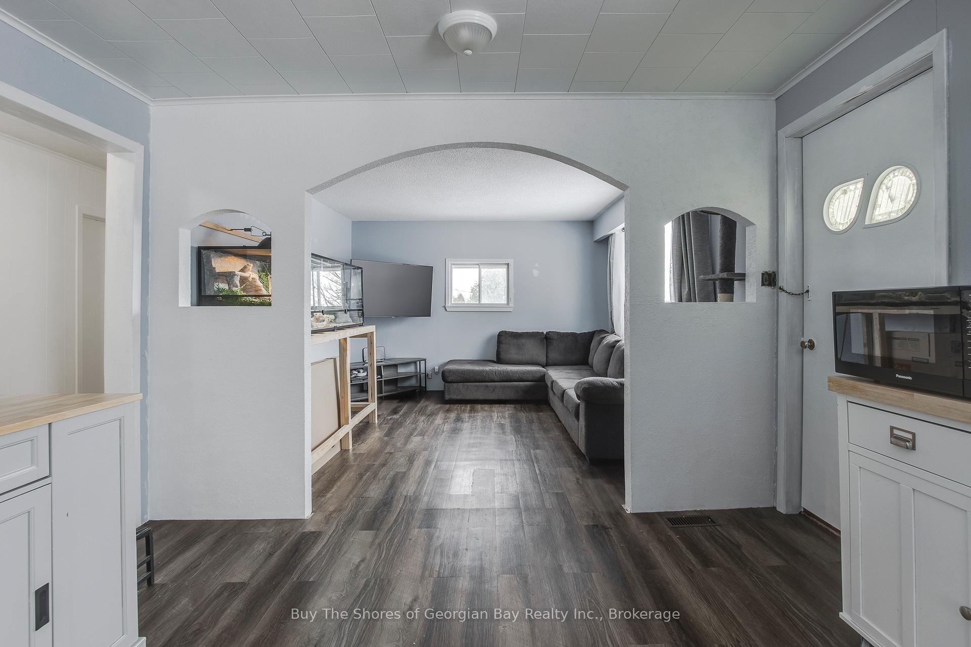 Photo 5 of 94 Eighth Street, Midland — HOMEH