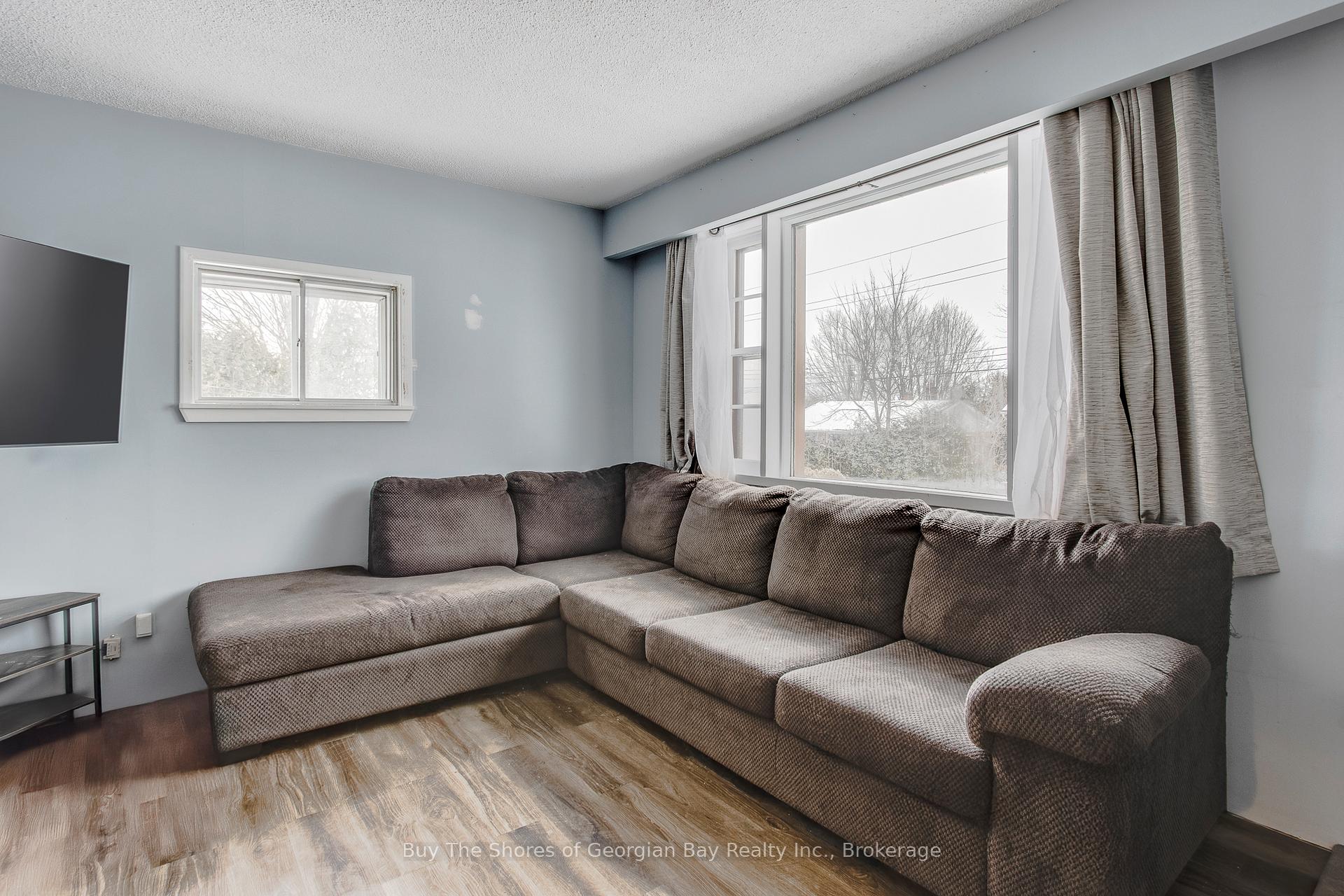 Photo 7 of 94 Eighth Street, Midland — HOMEH