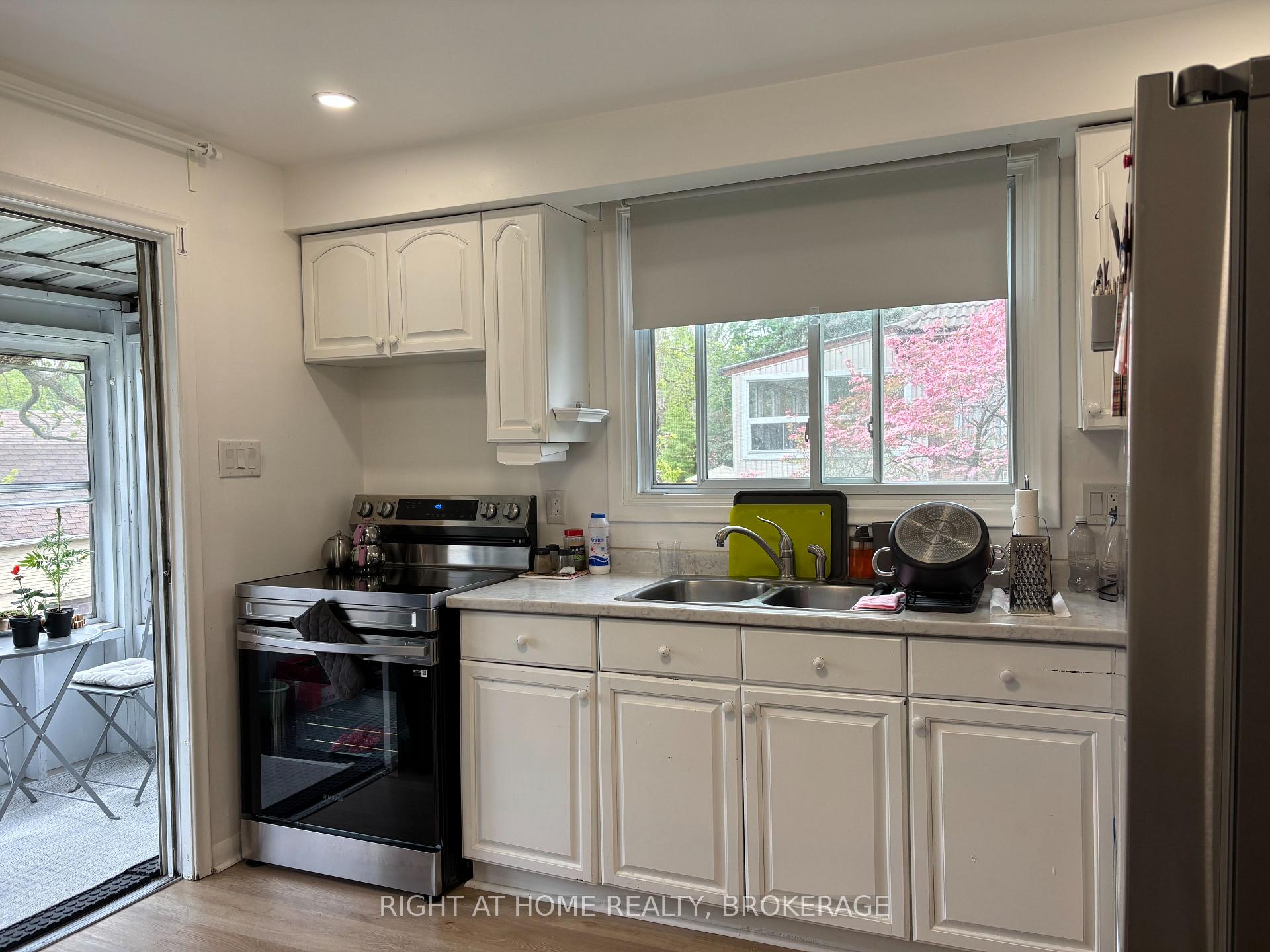 Photo 6 of Unit Upper, 48 Lake Avenue Drive, Hamilton, Stoney Creek — HOMEH