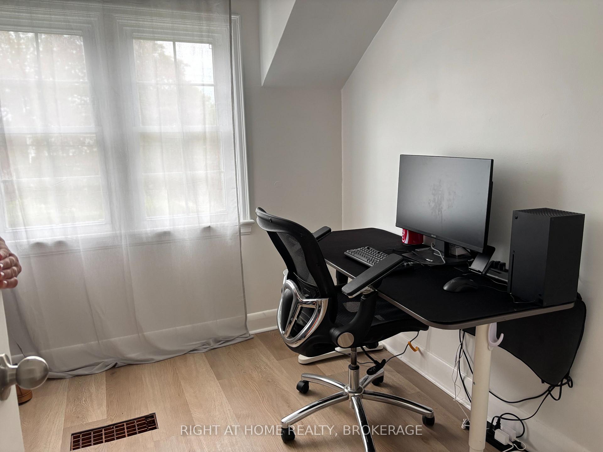 Photo 14 of Unit Upper, 48 Lake Avenue Drive, Hamilton, Stoney Creek — HOMEH
