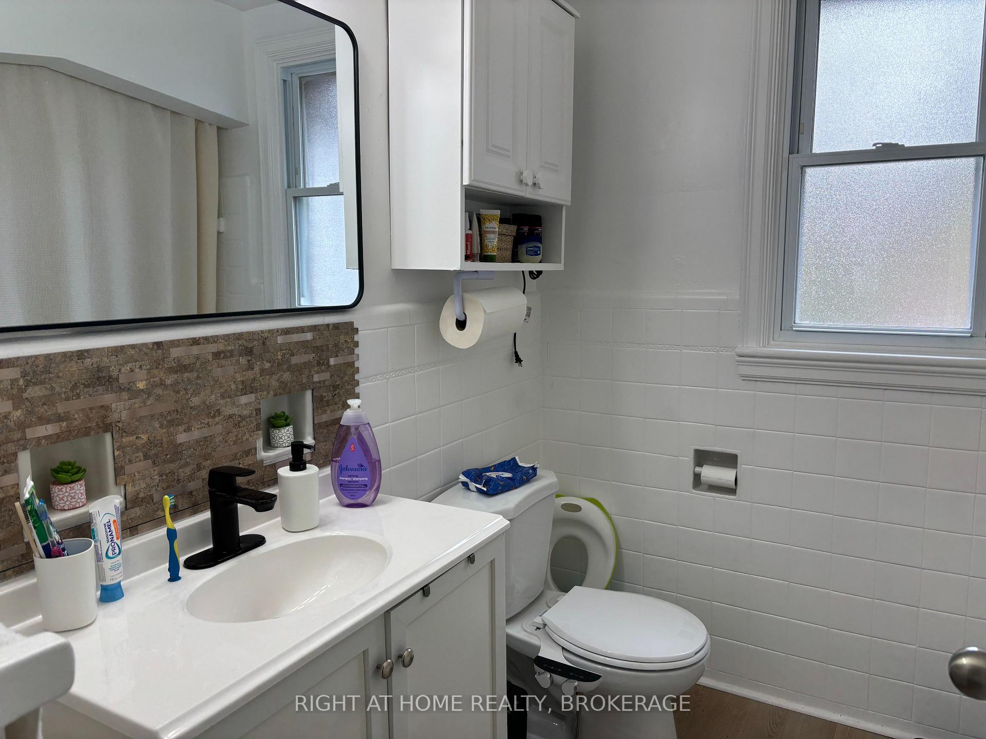 Photo 17 of Unit Upper, 48 Lake Avenue Drive, Hamilton, Stoney Creek — HOMEH