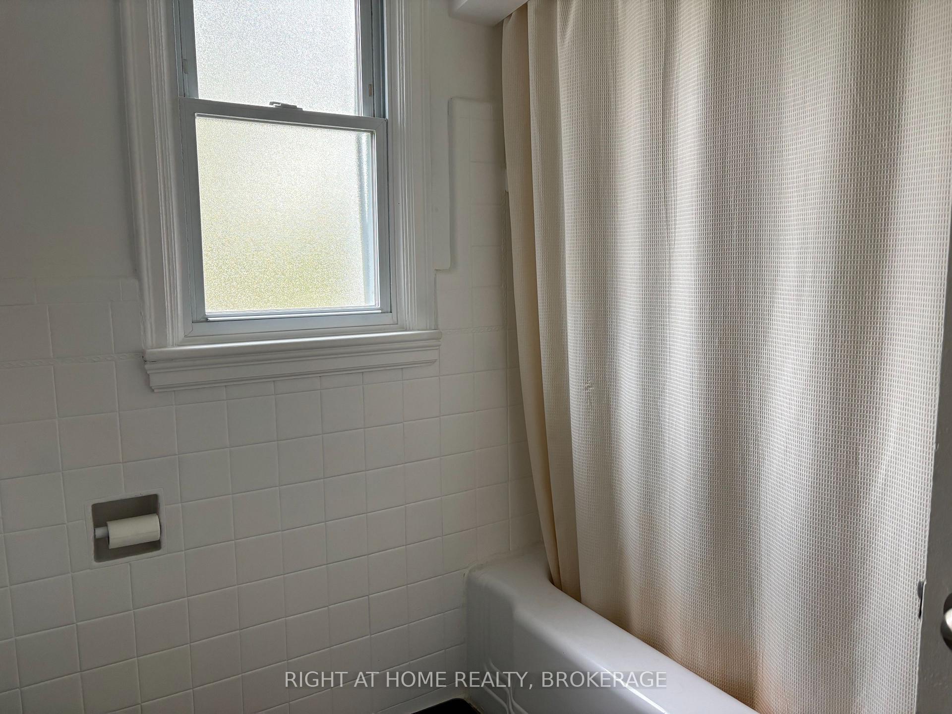 Photo 18 of Unit Upper, 48 Lake Avenue Drive, Hamilton, Stoney Creek — HOMEH