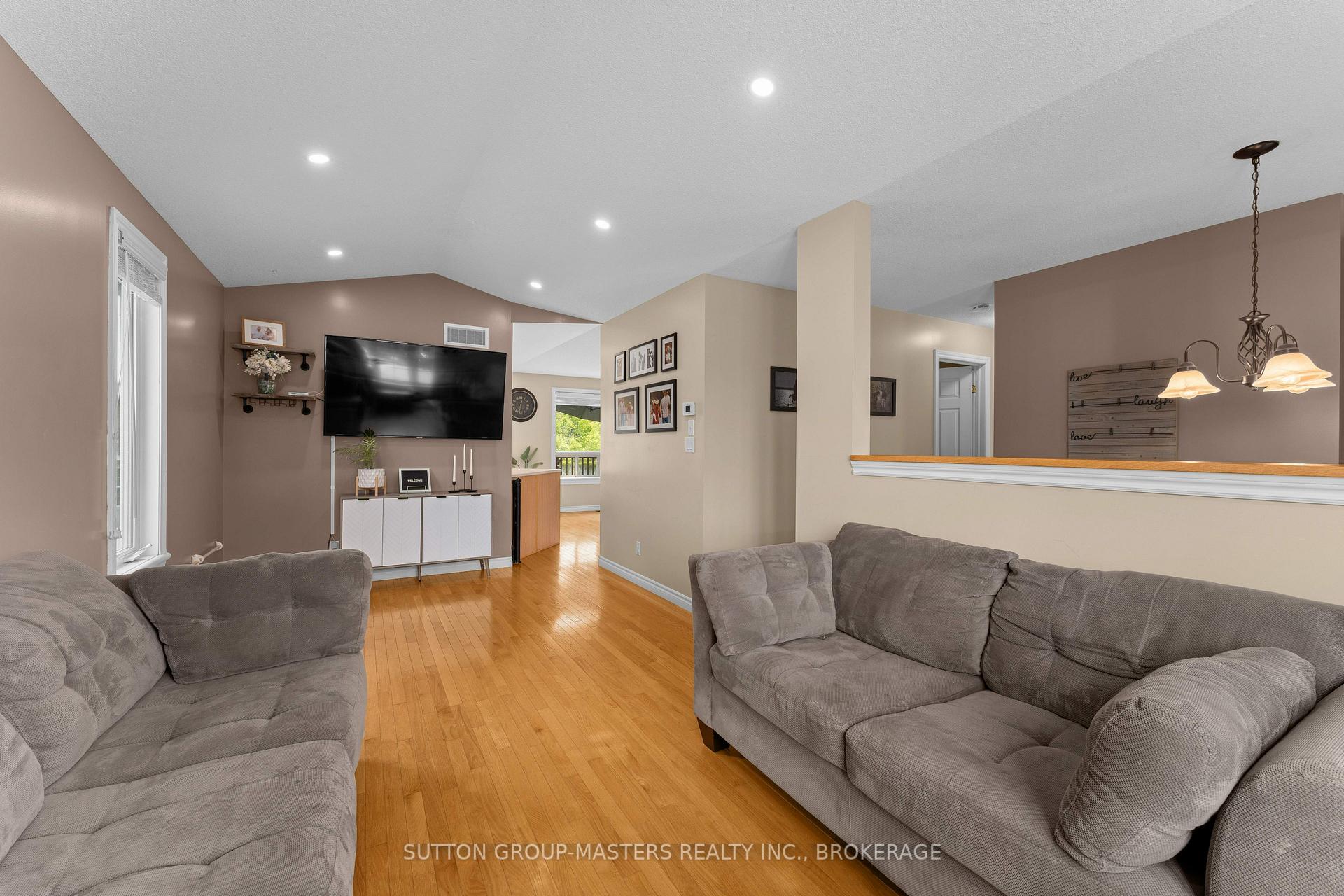 Photo 9 of 864 Ringstead Street, Kingston, City Southwest — HOMEH