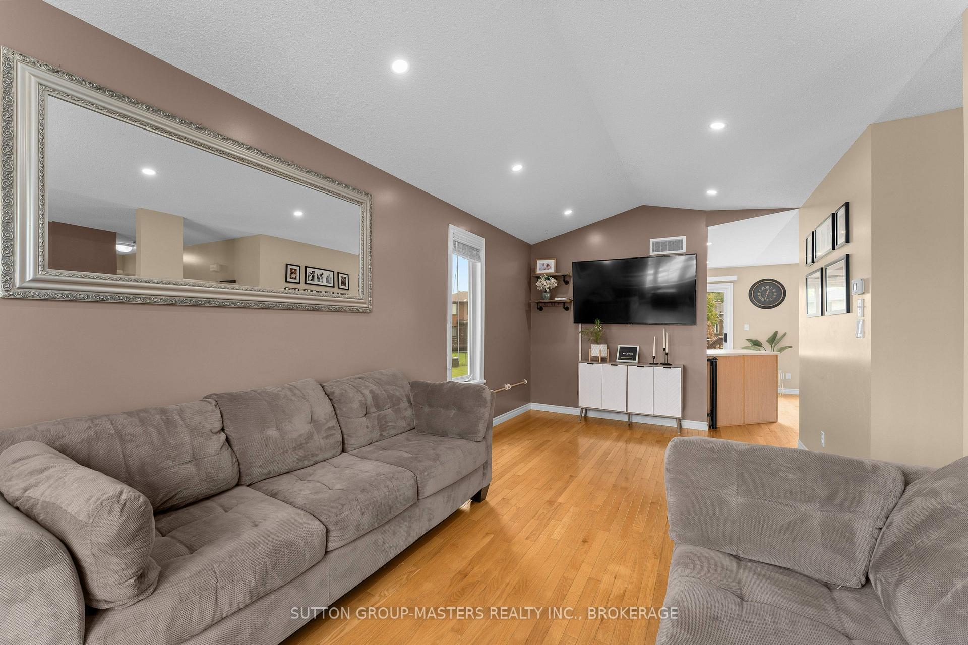 Photo 10 of 864 Ringstead Street, Kingston, City Southwest — HOMEH