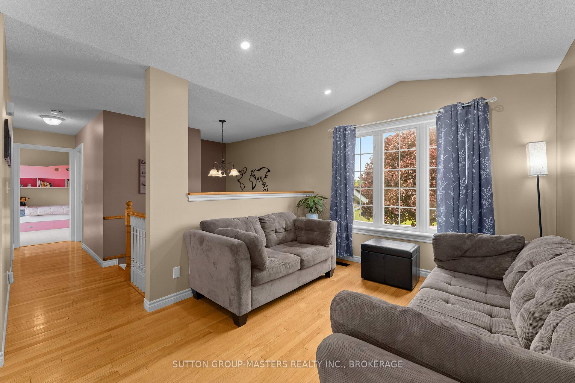 Photo 11 of 864 Ringstead Street, Kingston, City Southwest — HOMEH