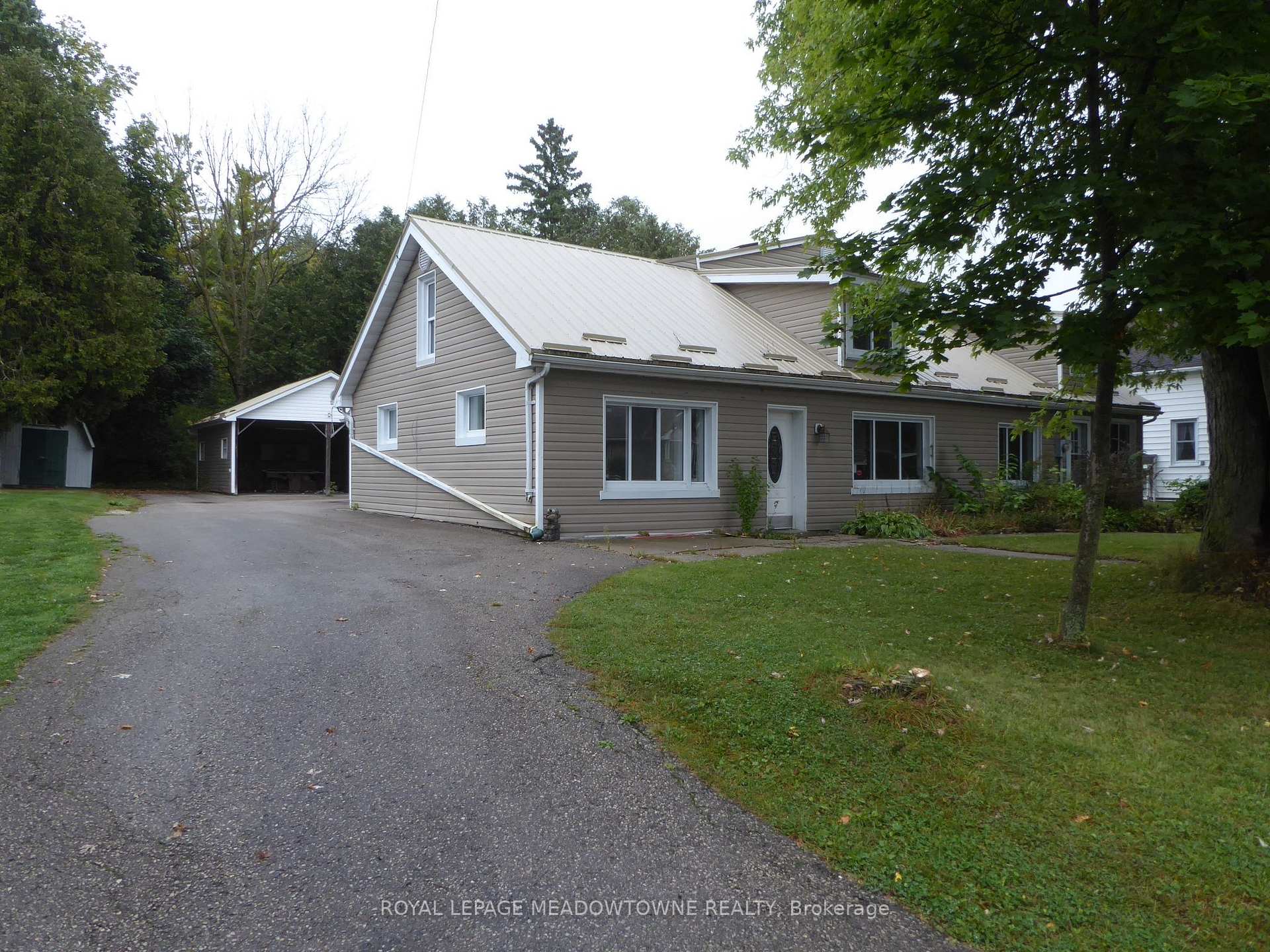 Photo 3 of 205 King Street S, Minto — HOMEH
