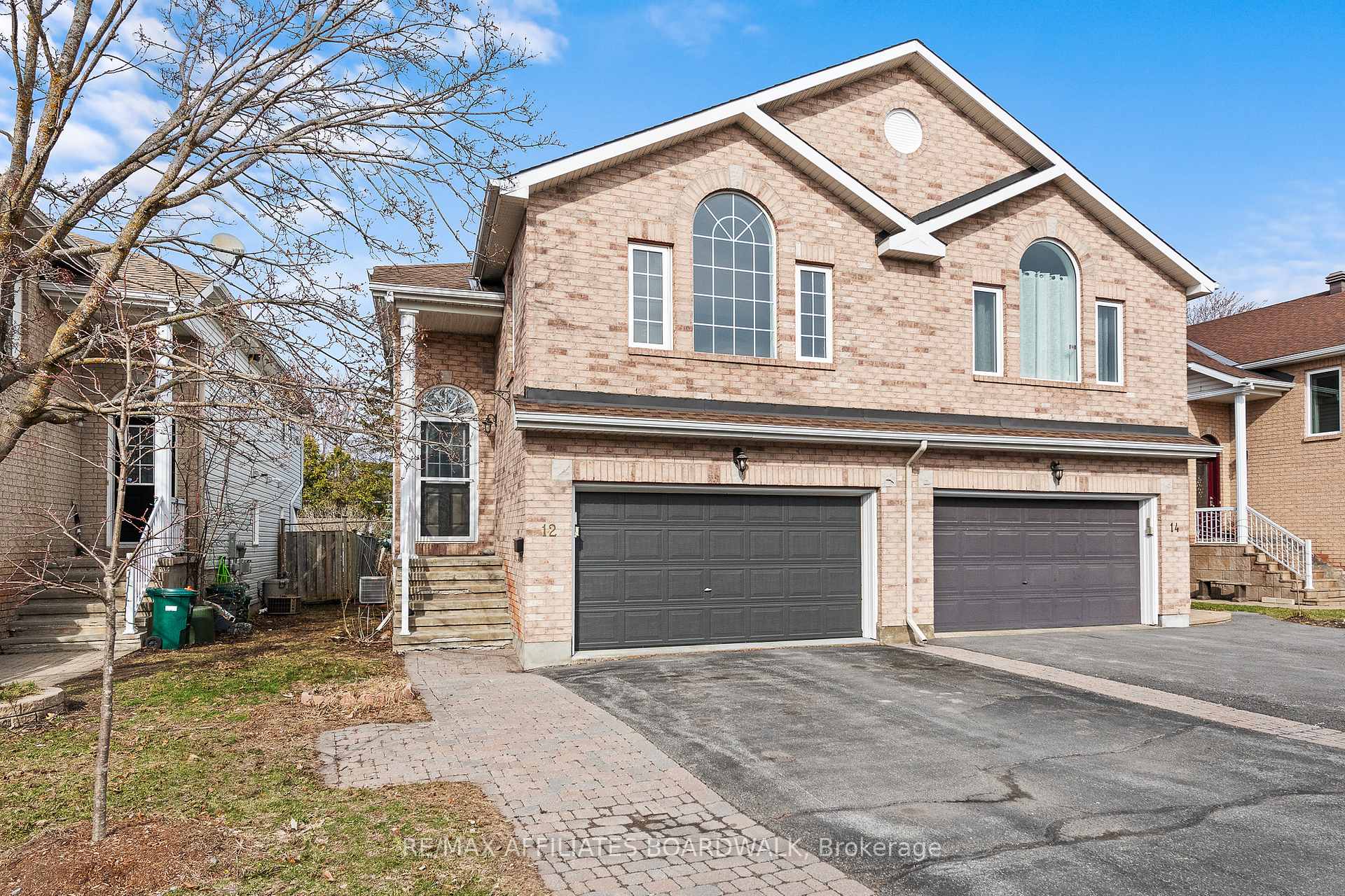 Photo 2 of 12 Castle Glen Crescent, Ottawa, Kanata - Glencairn/Hazeldean — HOMEH