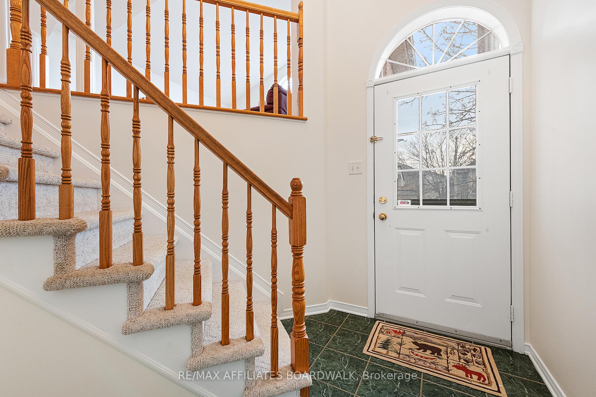 Photo 3 of 12 Castle Glen Crescent, Ottawa, Kanata - Glencairn/Hazeldean — HOMEH