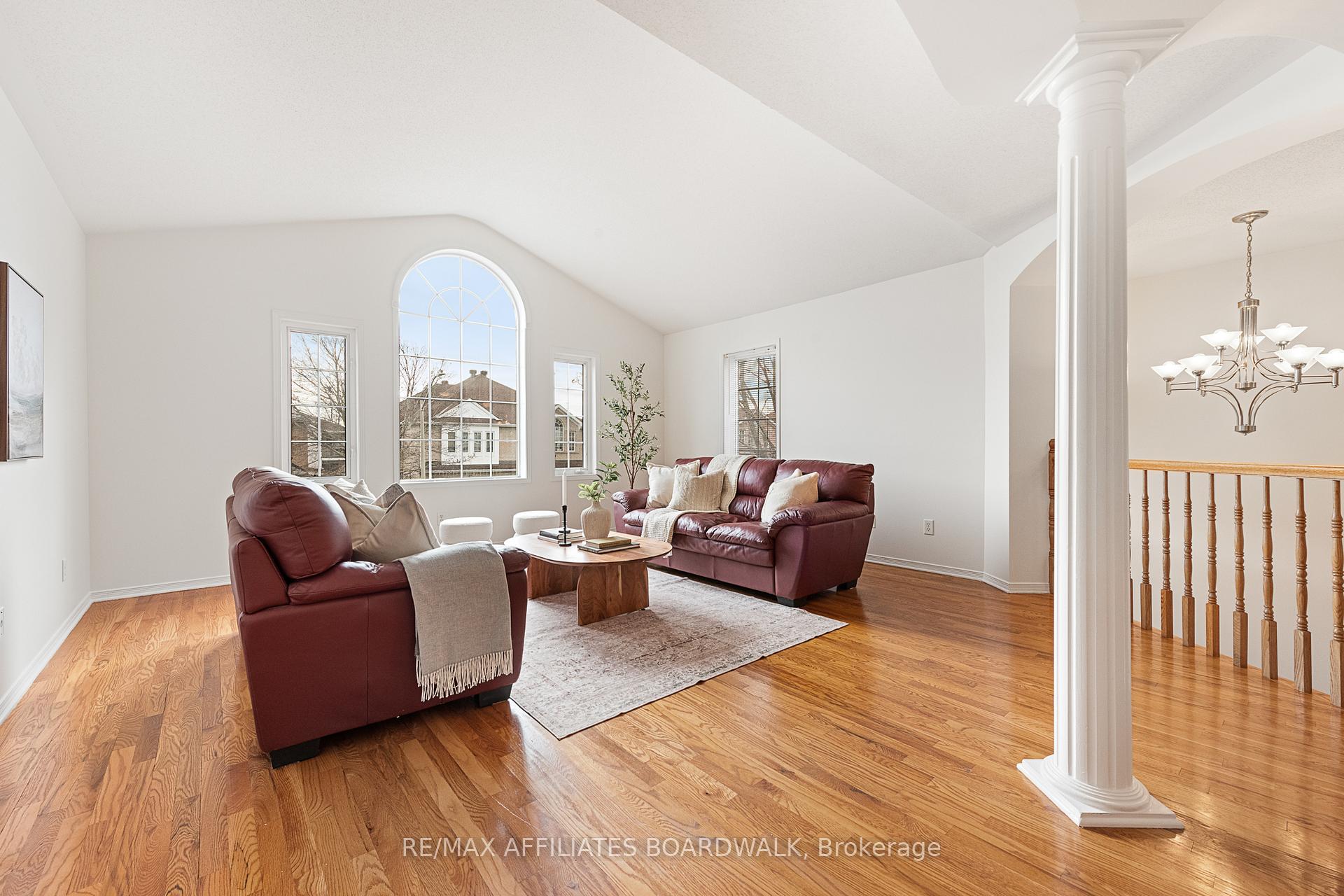 Photo 4 of 12 Castle Glen Crescent, Ottawa, Kanata - Glencairn/Hazeldean — HOMEH