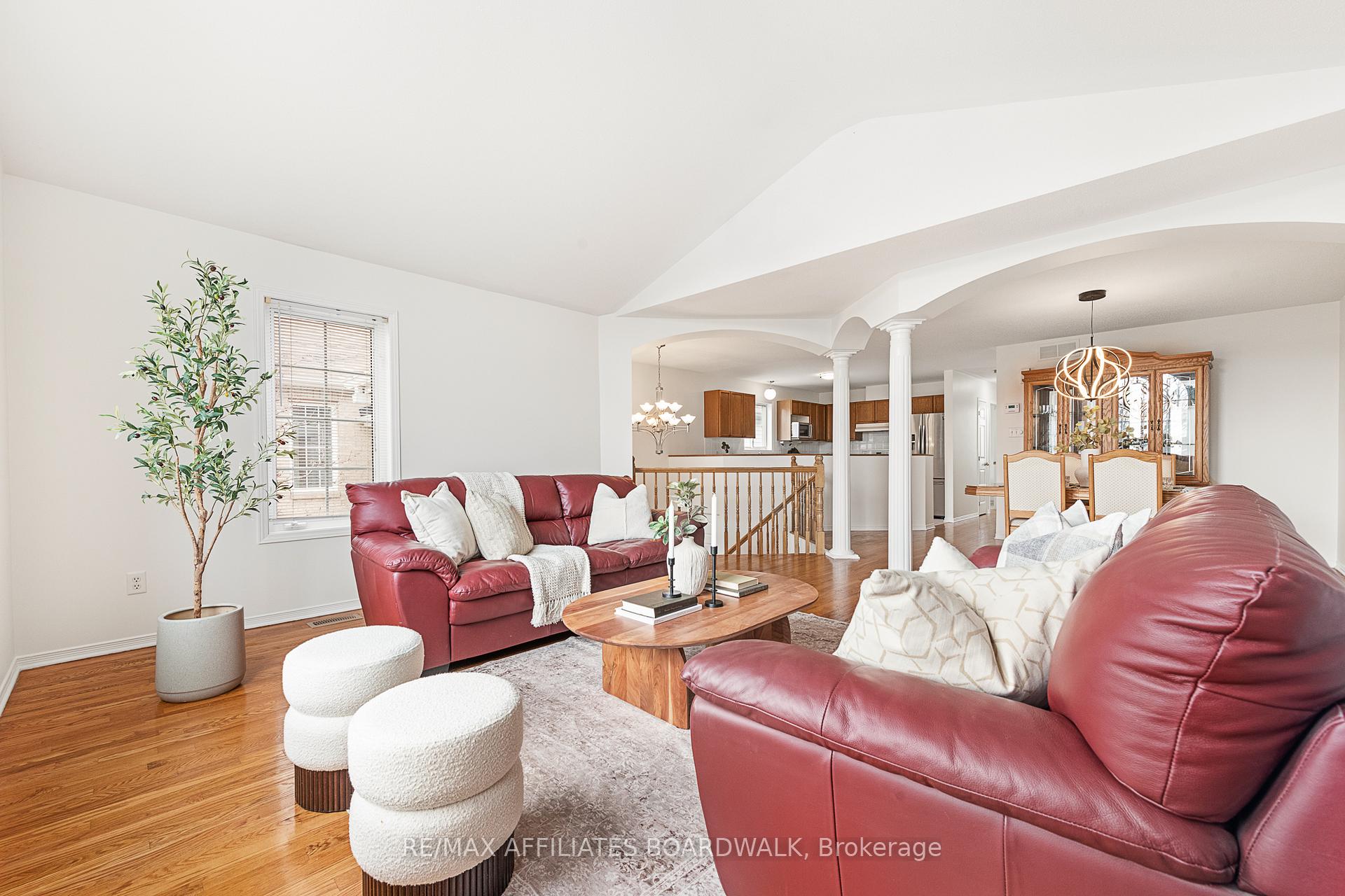 Photo 5 of 12 Castle Glen Crescent, Ottawa, Kanata - Glencairn/Hazeldean — HOMEH