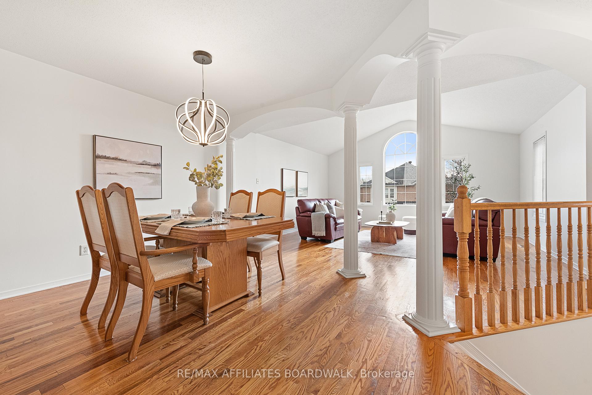 Photo 9 of 12 Castle Glen Crescent, Ottawa, Kanata - Glencairn/Hazeldean — HOMEH