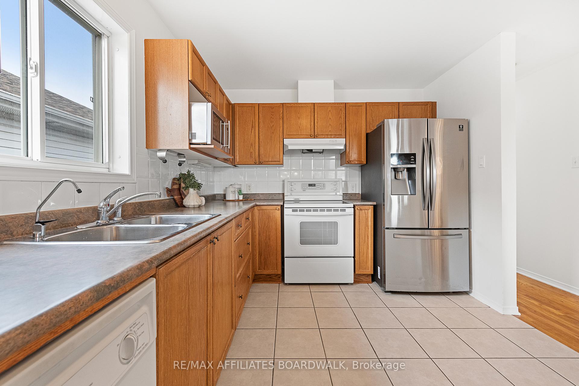 Photo 12 of 12 Castle Glen Crescent, Ottawa, Kanata - Glencairn/Hazeldean — HOMEH