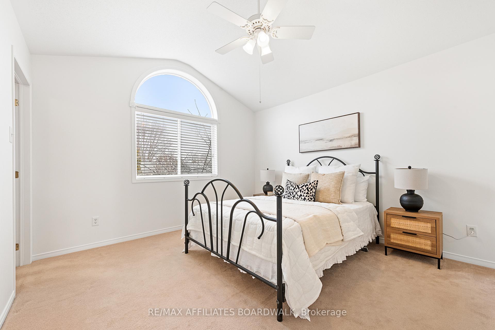 Photo 14 of 12 Castle Glen Crescent, Ottawa, Kanata - Glencairn/Hazeldean — HOMEH